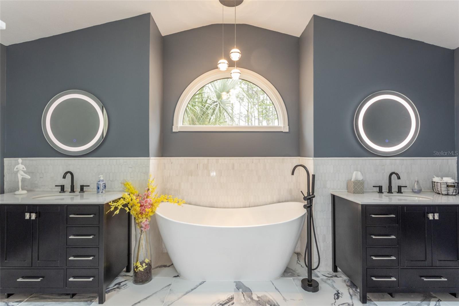 EASTHAMPTON - Residential