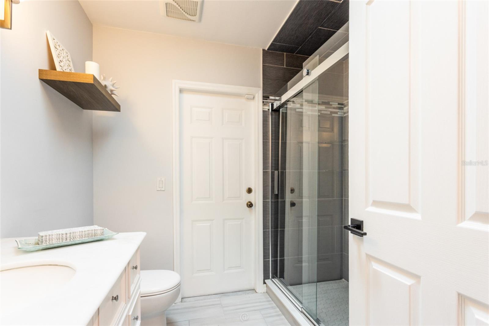 EASTHAMPTON - Residential