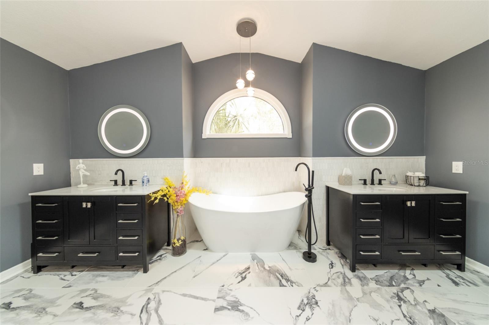 EASTHAMPTON - Residential