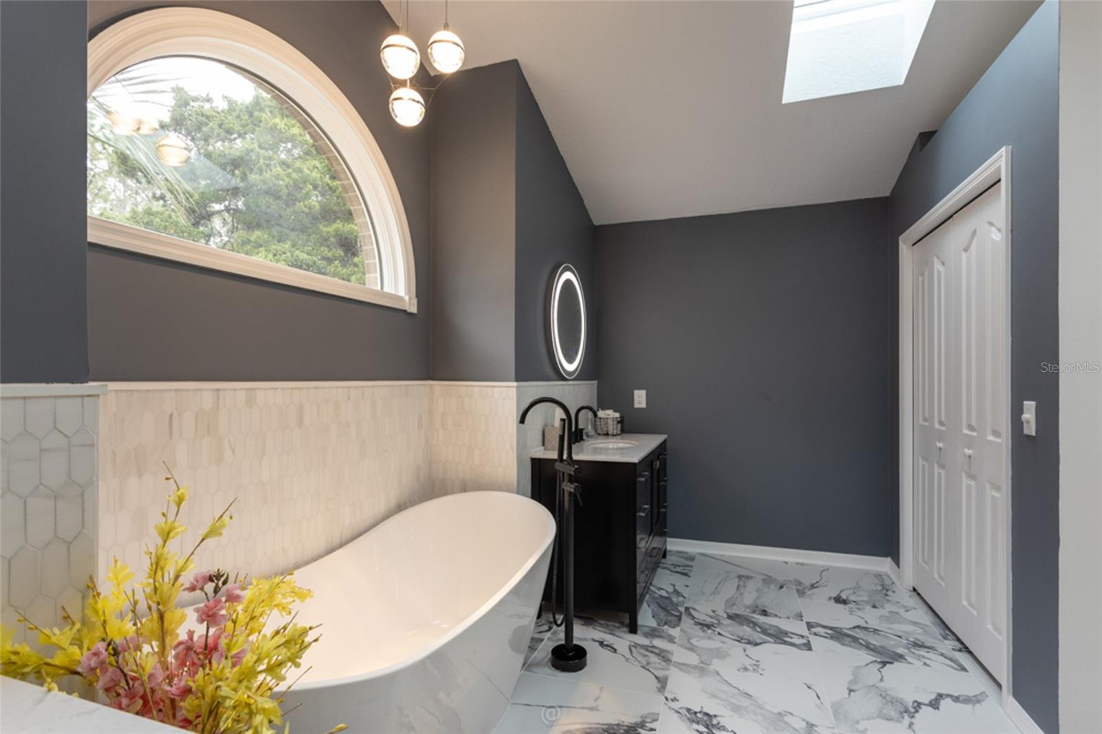 EASTHAMPTON - Residential