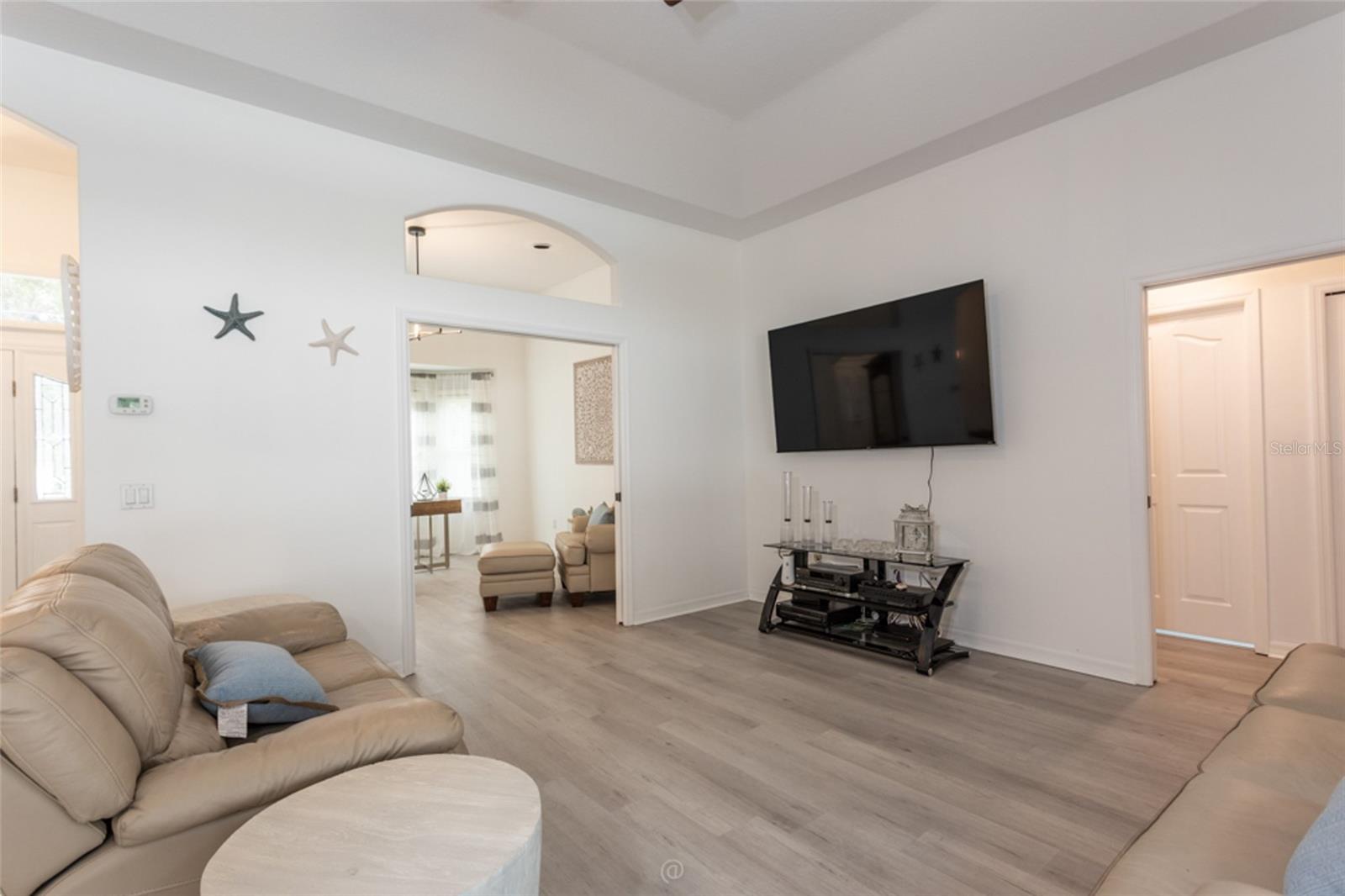 EASTHAMPTON - Residential