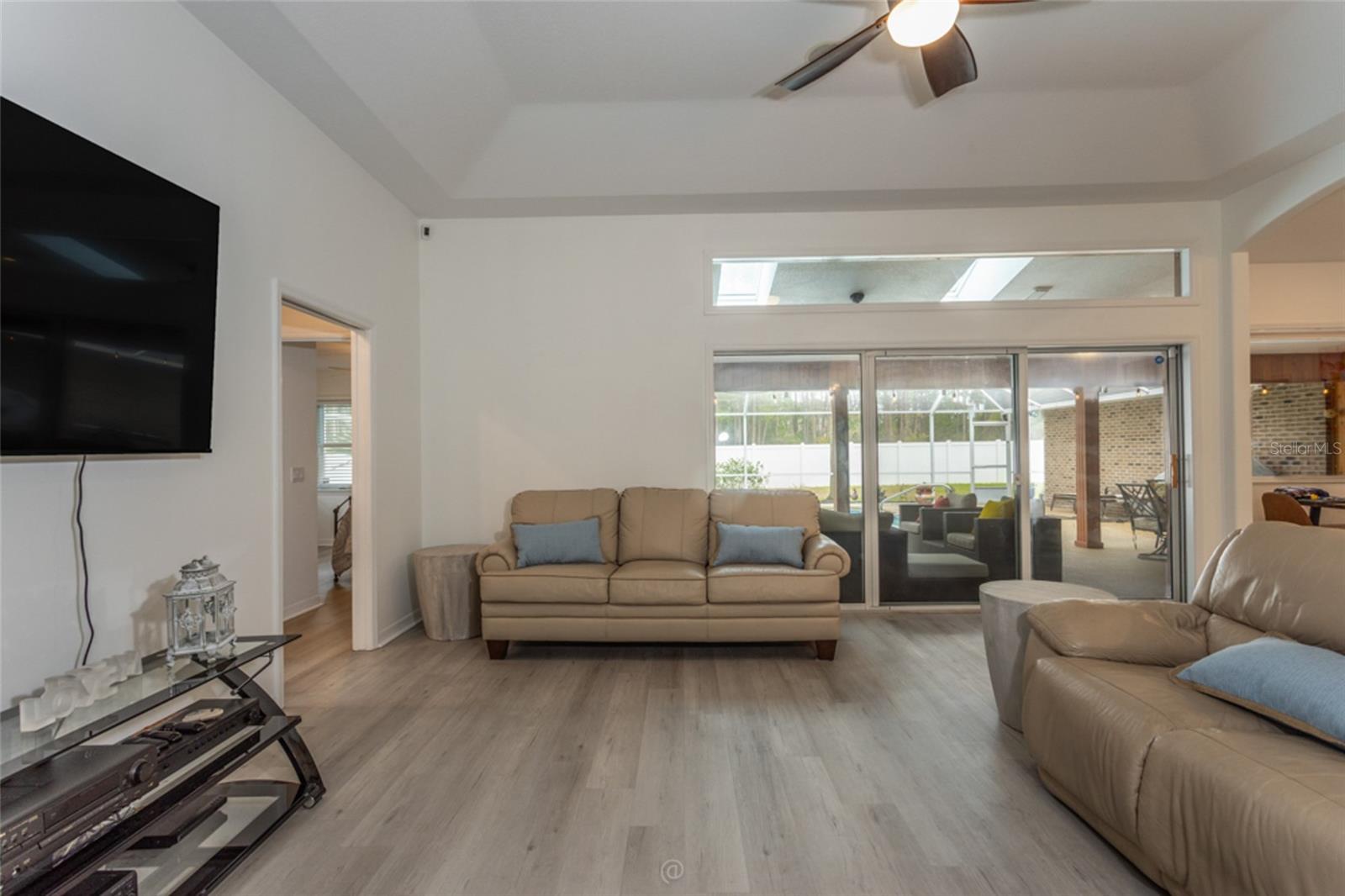 EASTHAMPTON - Residential