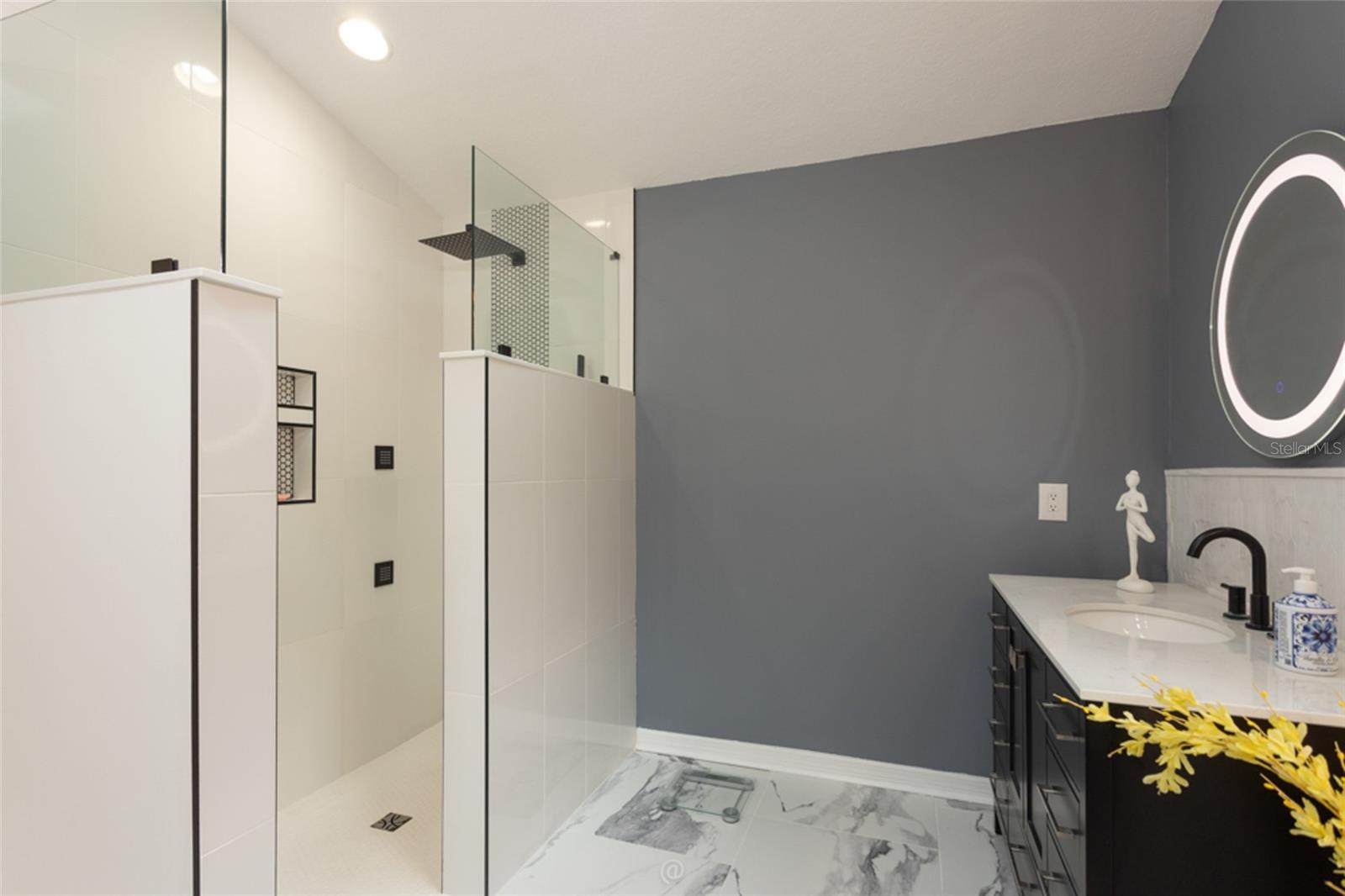 EASTHAMPTON - Residential