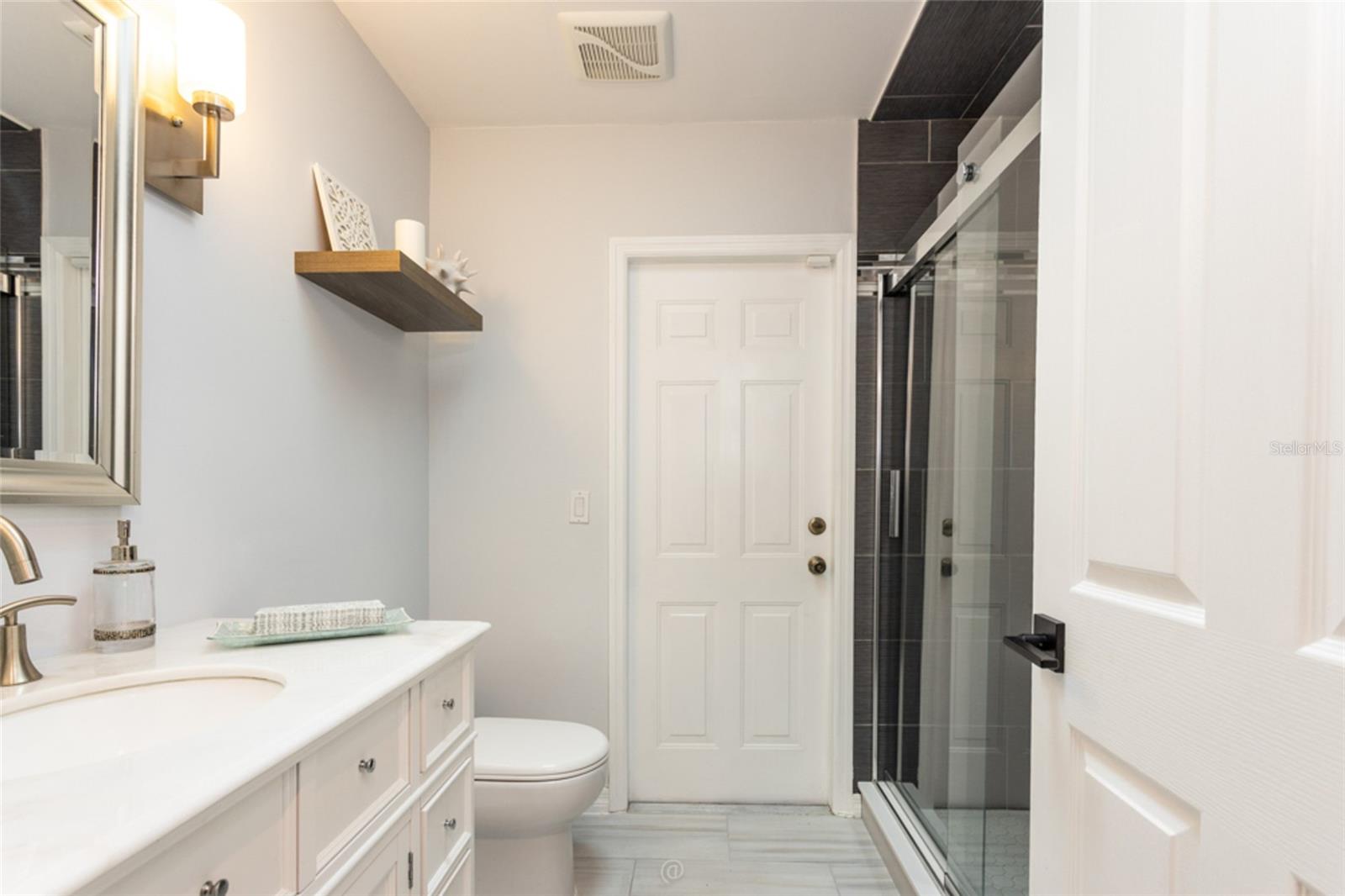 EASTHAMPTON - Residential