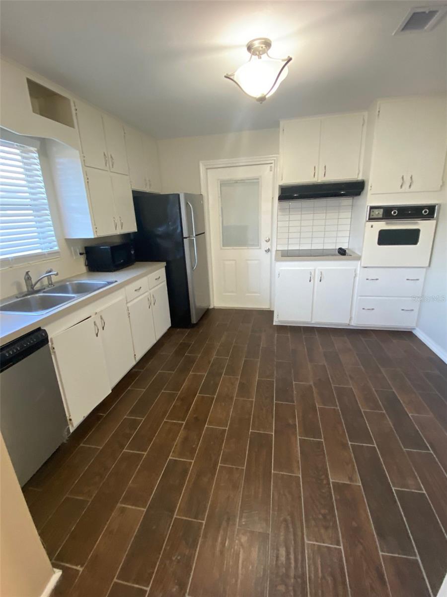 Photo of 803 Haselton Street, Eustis, FL 32726 (MLS # G5116169)