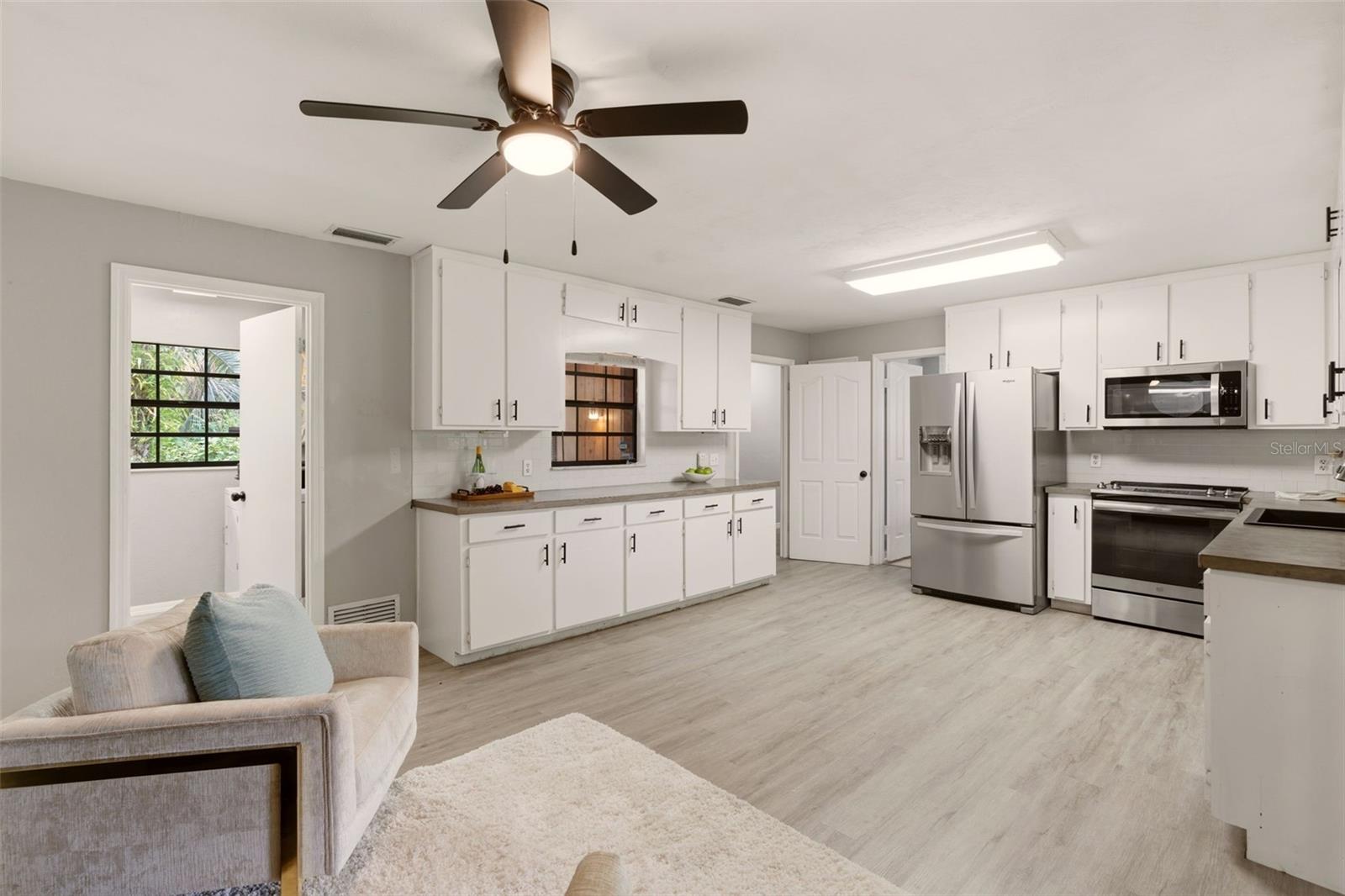 COUNTRY CLUB ESTATES - Residential