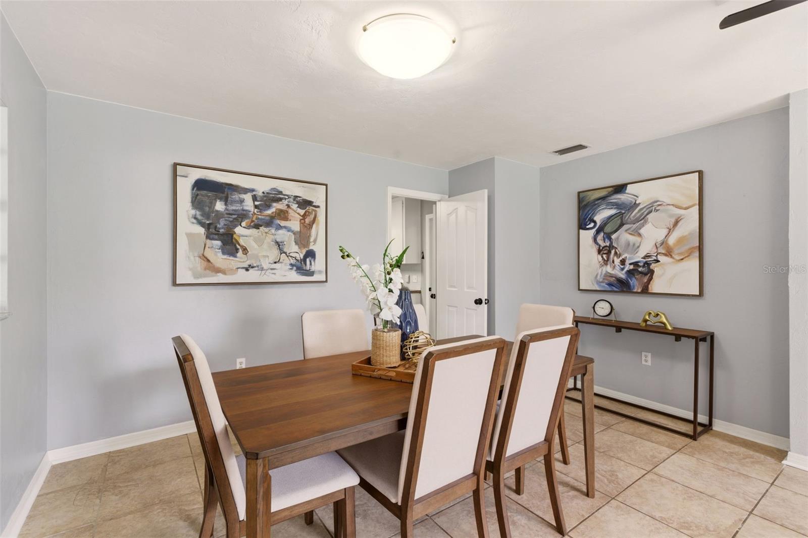 COUNTRY CLUB ESTATES - Residential