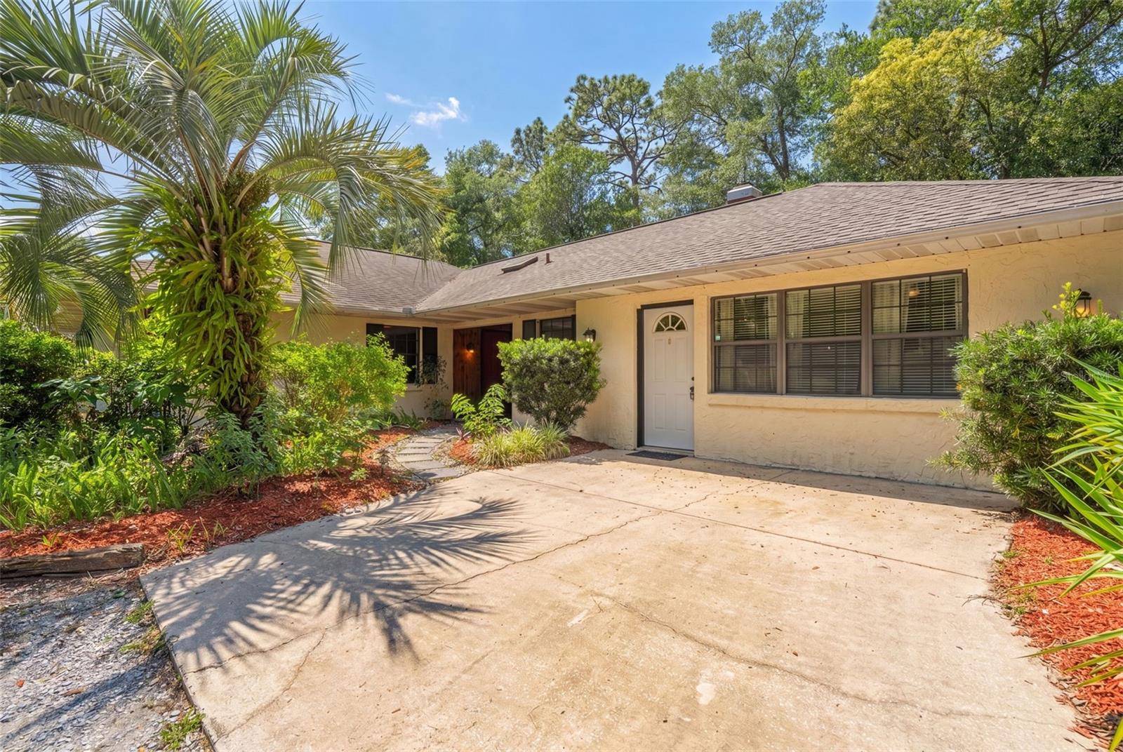 COUNTRY CLUB ESTATES - Residential