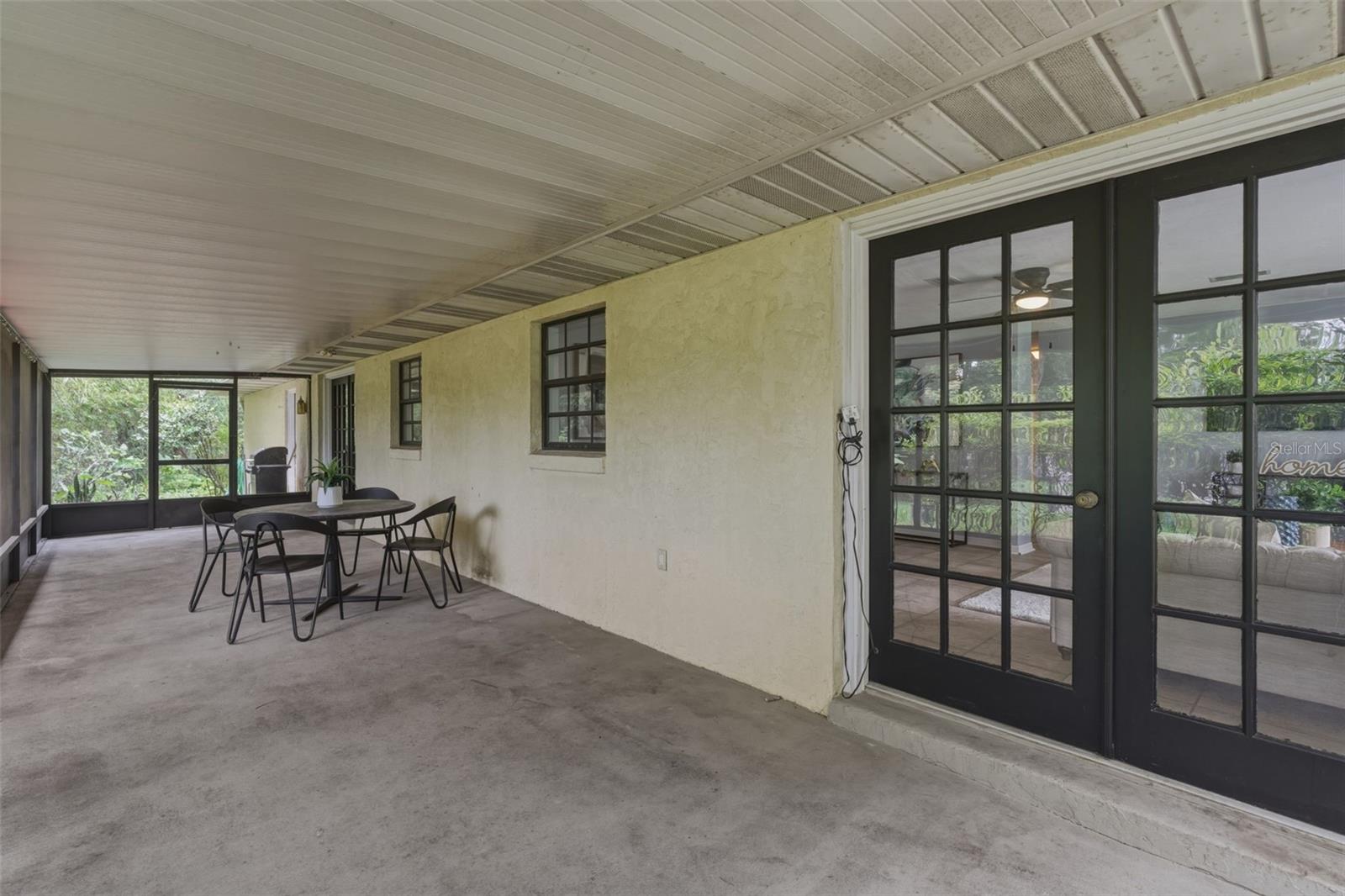 COUNTRY CLUB ESTATES - Residential