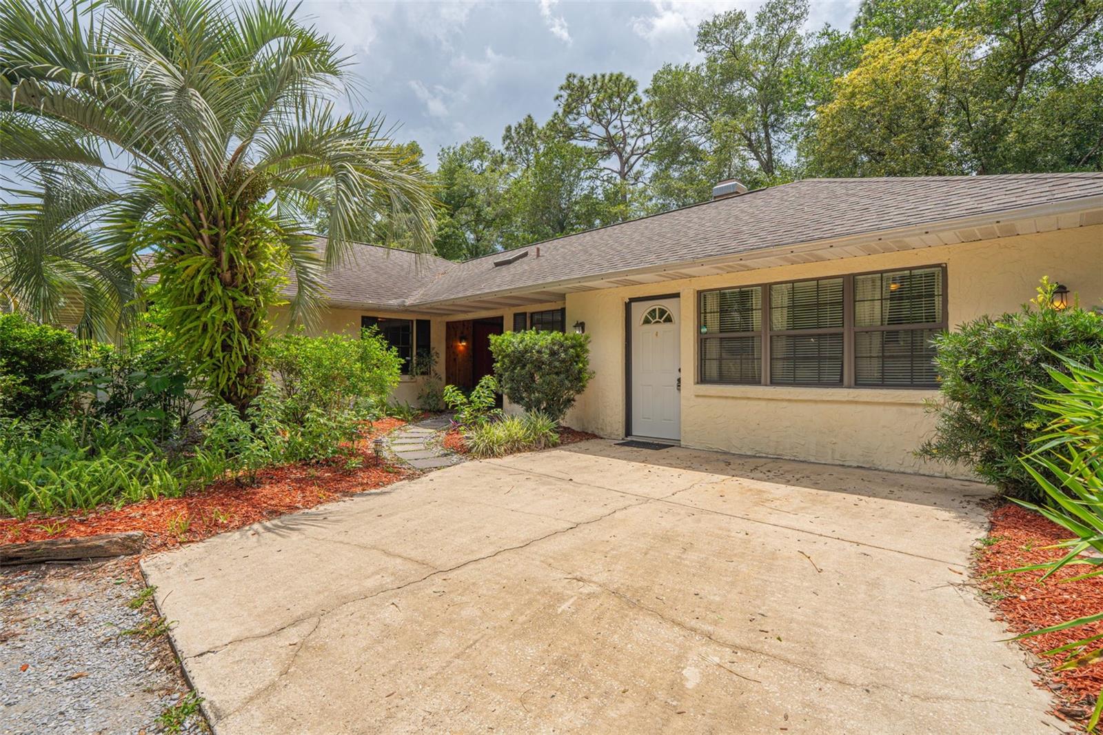 COUNTRY CLUB ESTATES - Residential