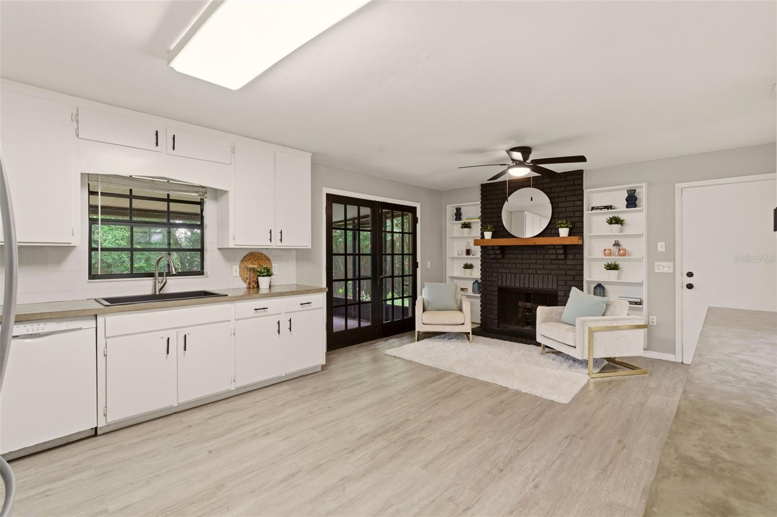 COUNTRY CLUB ESTATES - Residential
