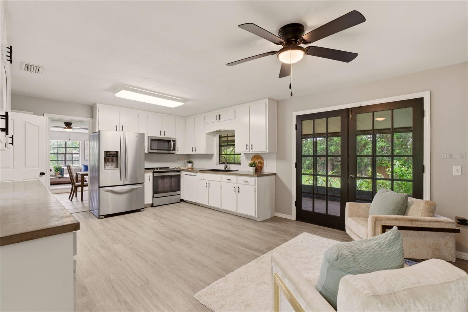 COUNTRY CLUB ESTATES - Residential