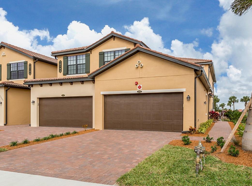 SPECIAL PRICING OF $3,100 EACH MONTH IF YOU BOOK FOR AT LEAST 3 MONTHS FROM JULY 2025 - DECEMBER 2025 --- SARASOTA NATIONAL --- TURNKEY FURNISHED 3 BEDROOM, 2 FULL BATH COACH HOME --- Third bedroom set up as media room with an air mattress available to use. --- High Season: $7,500/month (utilities included; electric capped at $100/month) --- Low Season: $3,200/month + Guest reimburses for electric. Durations 6 months or less require 13% additional tax and all funds paid up front. Durations longer than 6 months require first, last, security deposit & credit application fee. Membership transfer required; INCLUDES GOLFING PRIVILEGES AND ACCESS TO ALL RESORT AMENITIES --- Pet friendly upon owner approval and $500 non-refundable pet fee.