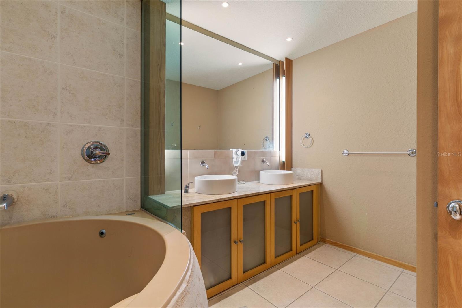 RESIDENCES/EUROPEAN VILLAGE BLDG C - Residential