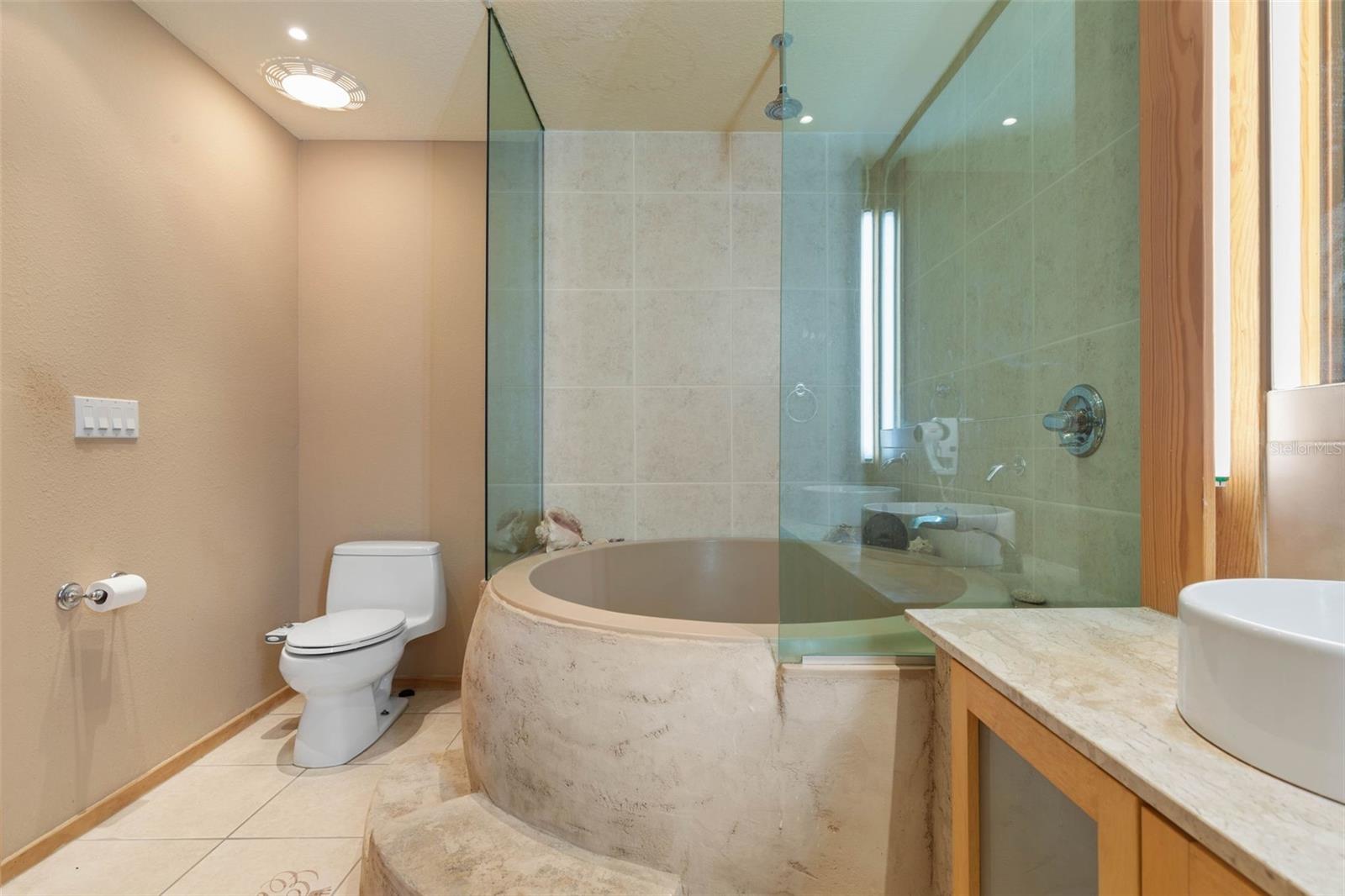 RESIDENCES/EUROPEAN VILLAGE BLDG C - Residential