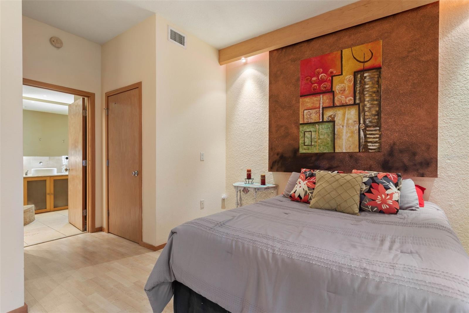 RESIDENCES/EUROPEAN VILLAGE BLDG C - Residential