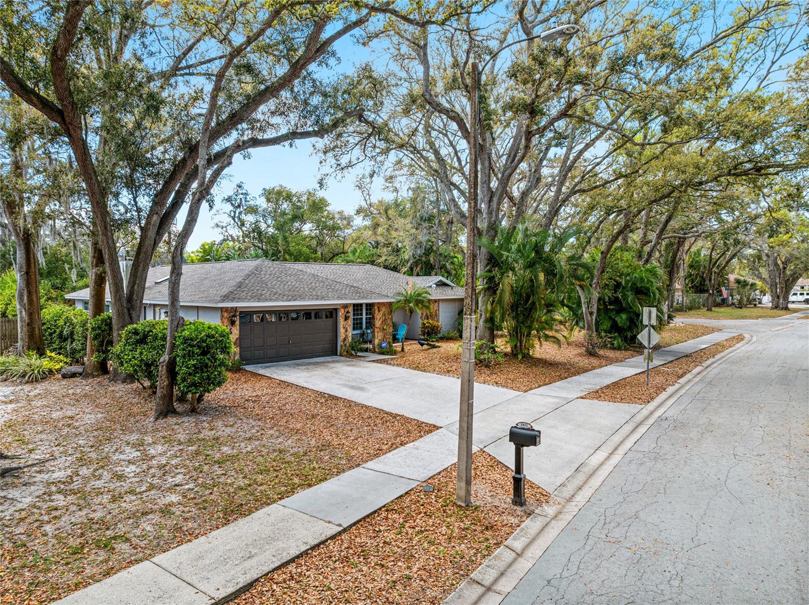 SPANISH MANOR - Residential