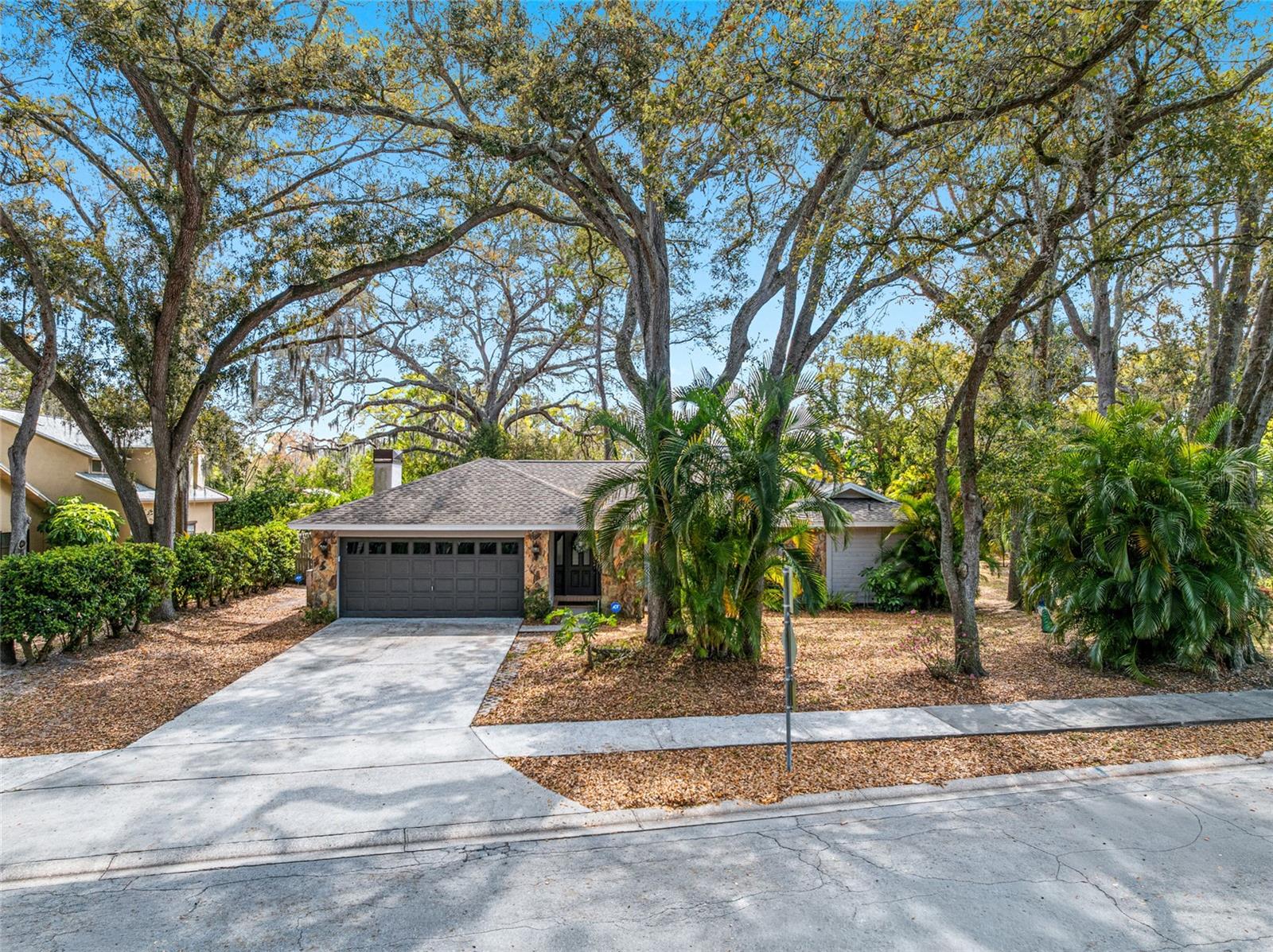 SPANISH MANOR - Residential