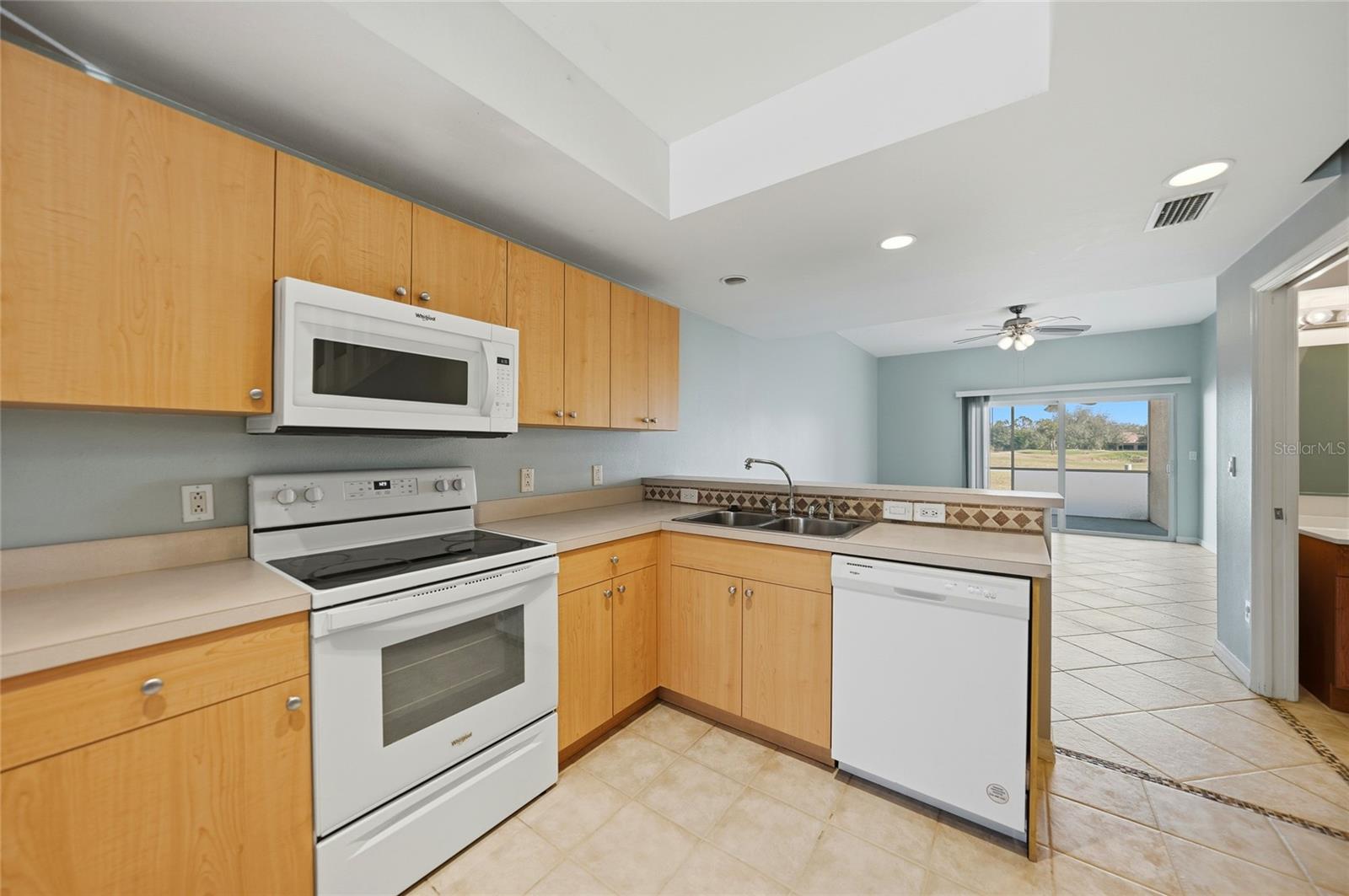 1196 RIO DE JANEIRO AVENUE C203