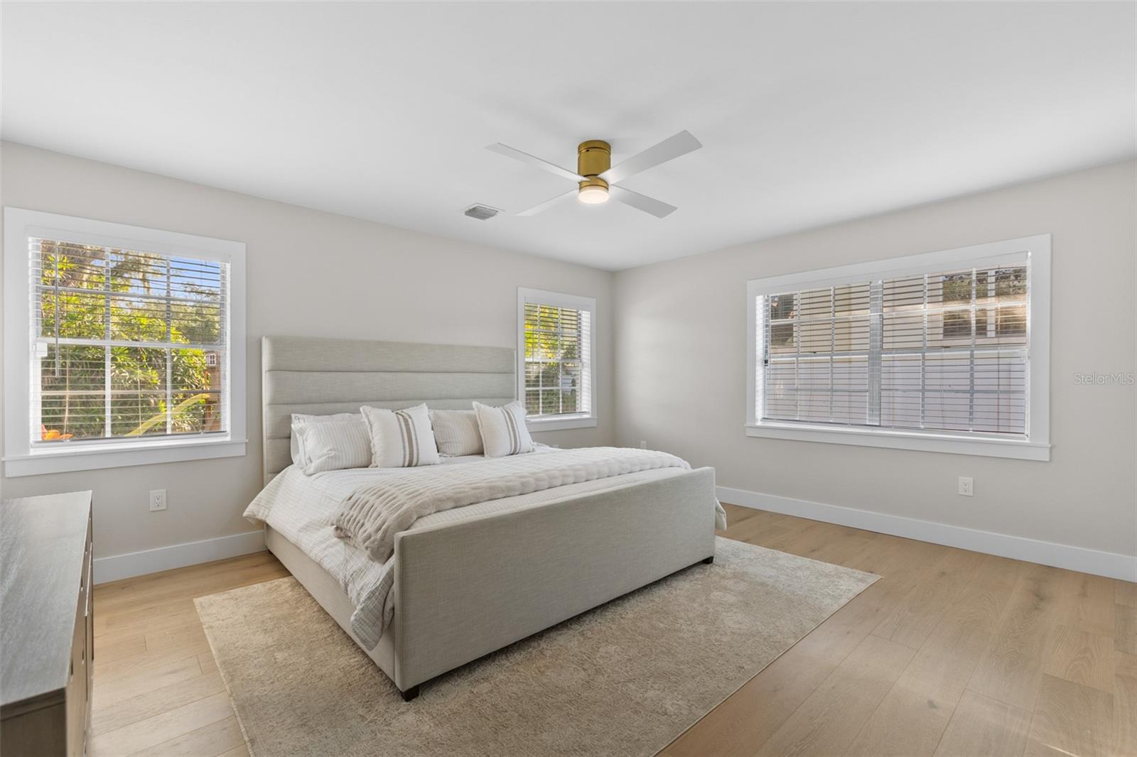 SUNSET PARK - Residential