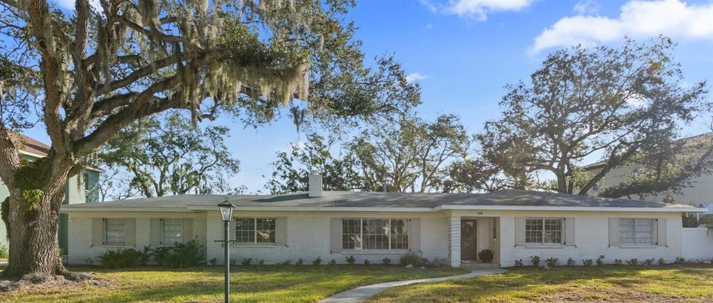 Photo of 2618 S Bryant Circle, Tampa, FL 33629 (MLS # TB8456497)