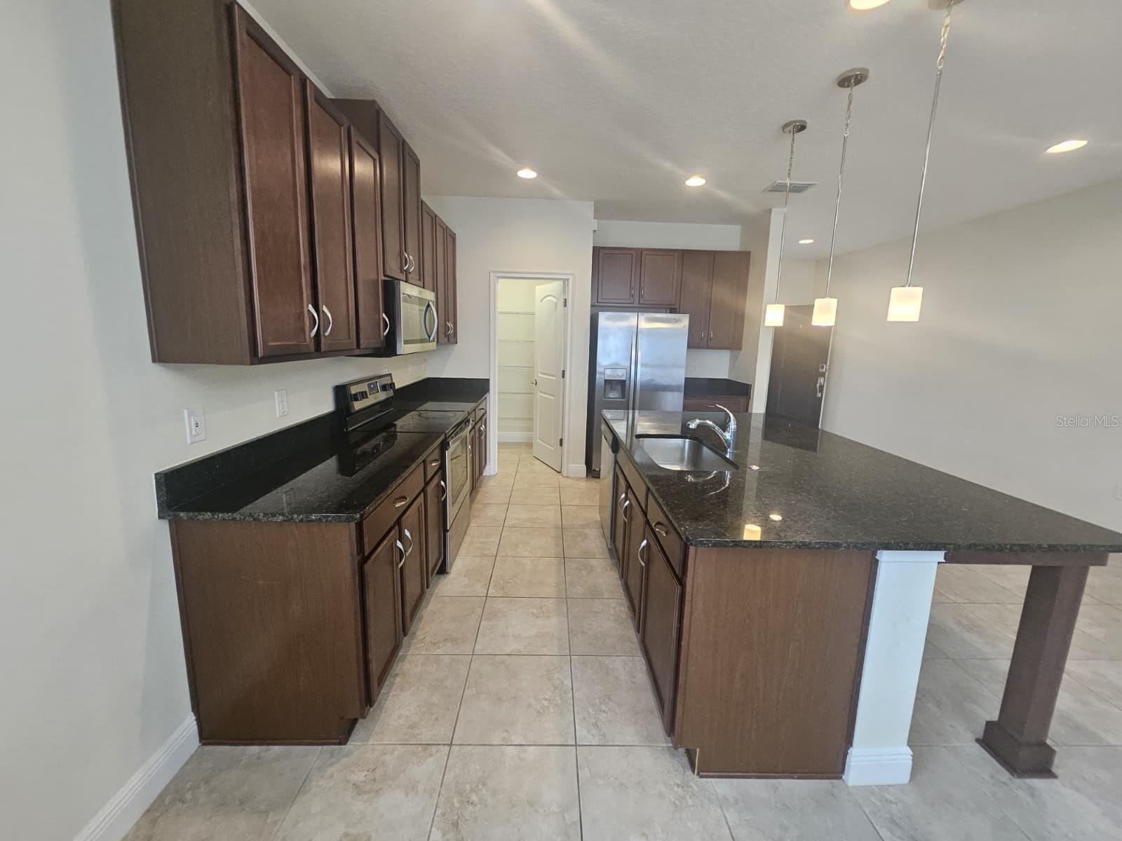 WESTPORT RESERVE - Residential Lease