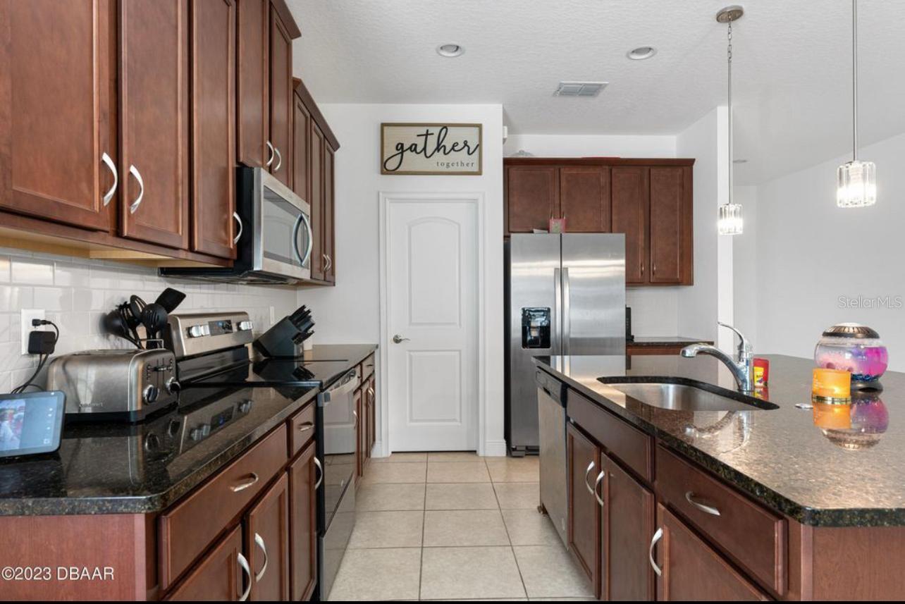 WESTPORT RESERVE - Residential Lease