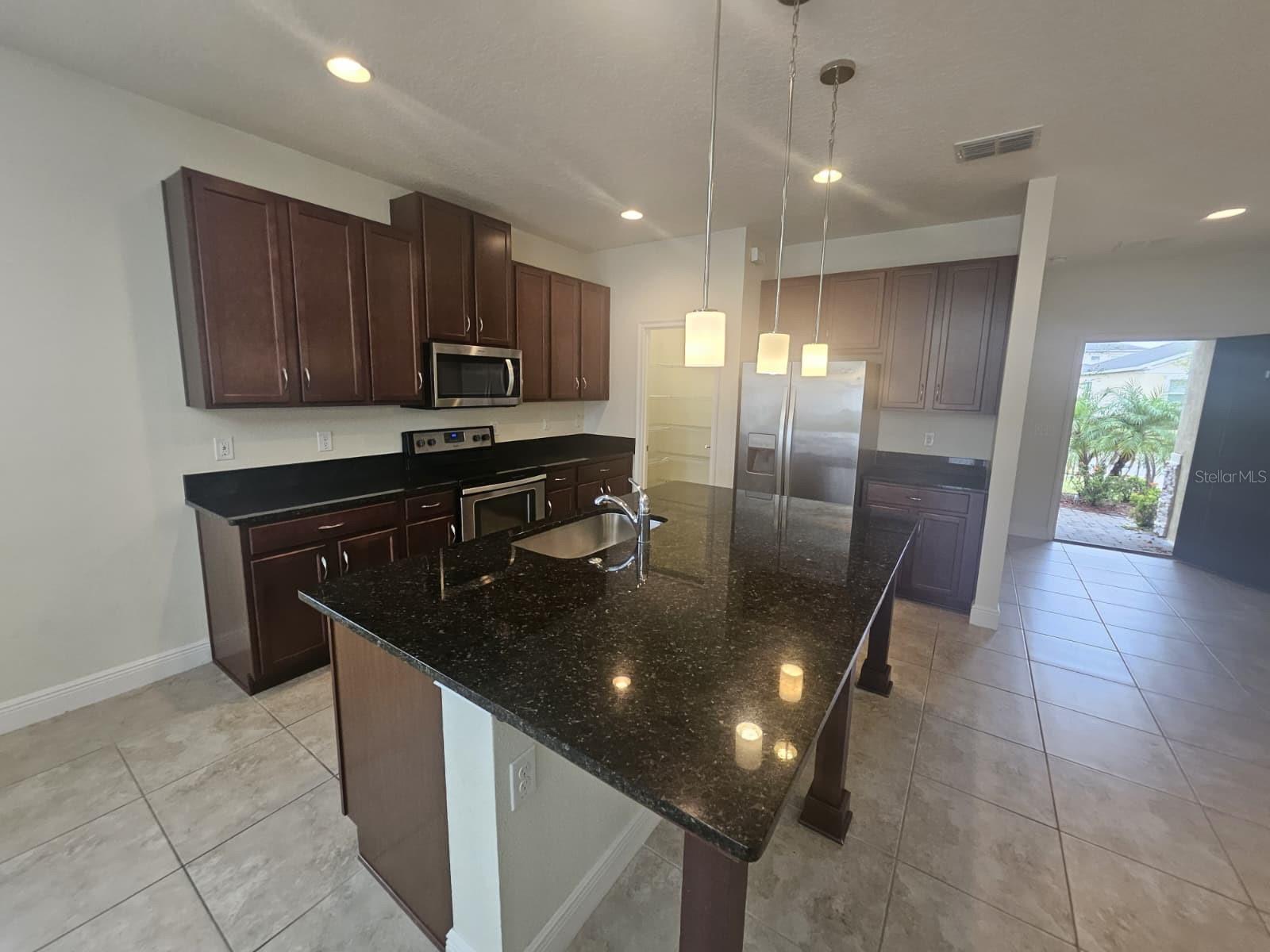 WESTPORT RESERVE - Residential Lease