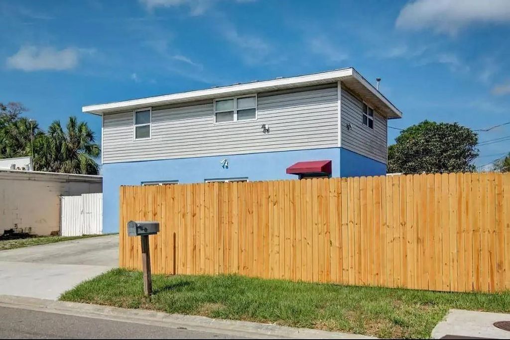 Photo of 1002 Vine Avenue, Clearwater, FL 33755 (MLS # A4676213)