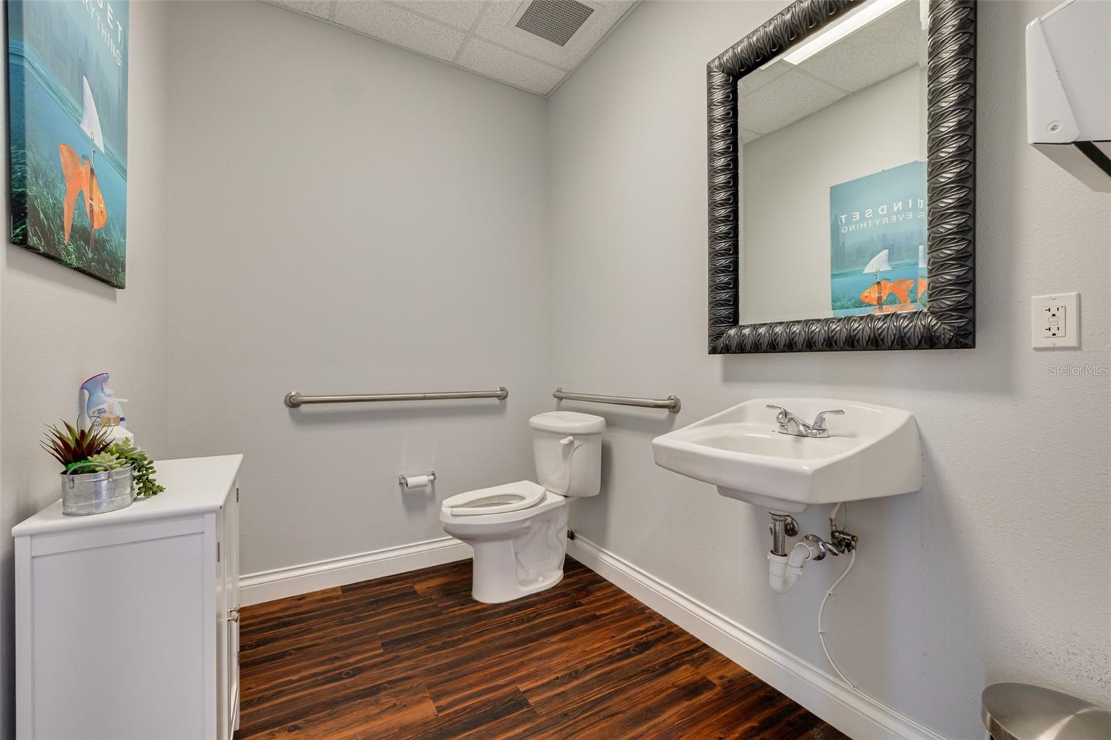 HAMMERHEAD COMM SUB - Commercial Lease