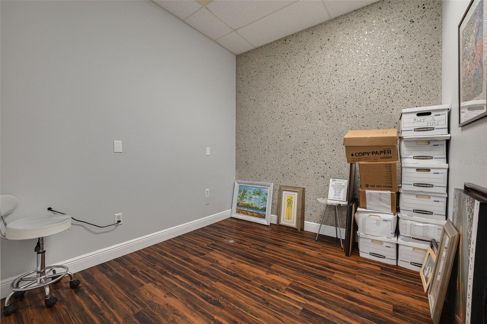 HAMMERHEAD COMM SUB - Commercial Lease