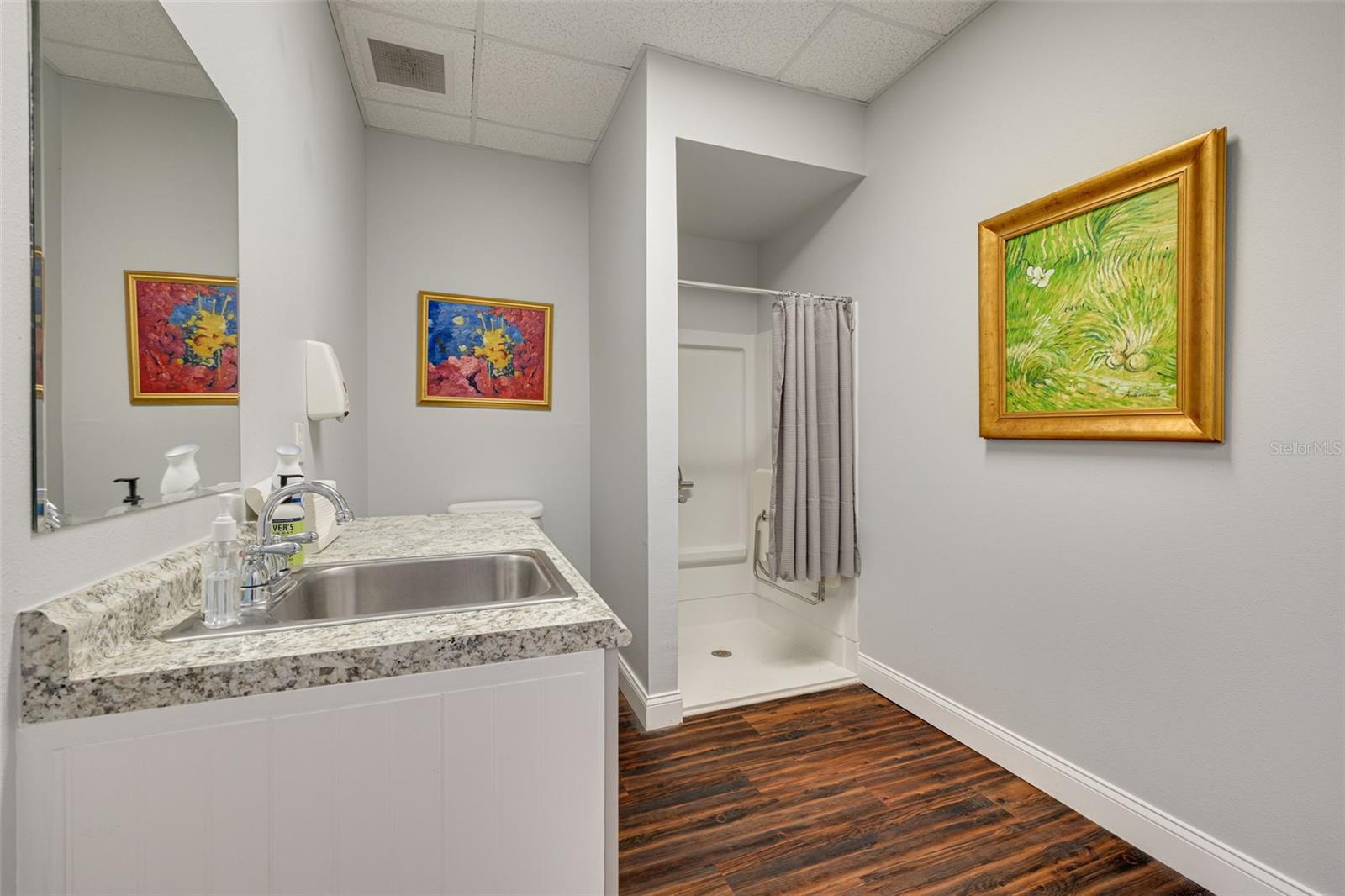 HAMMERHEAD COMM SUB - Commercial Lease