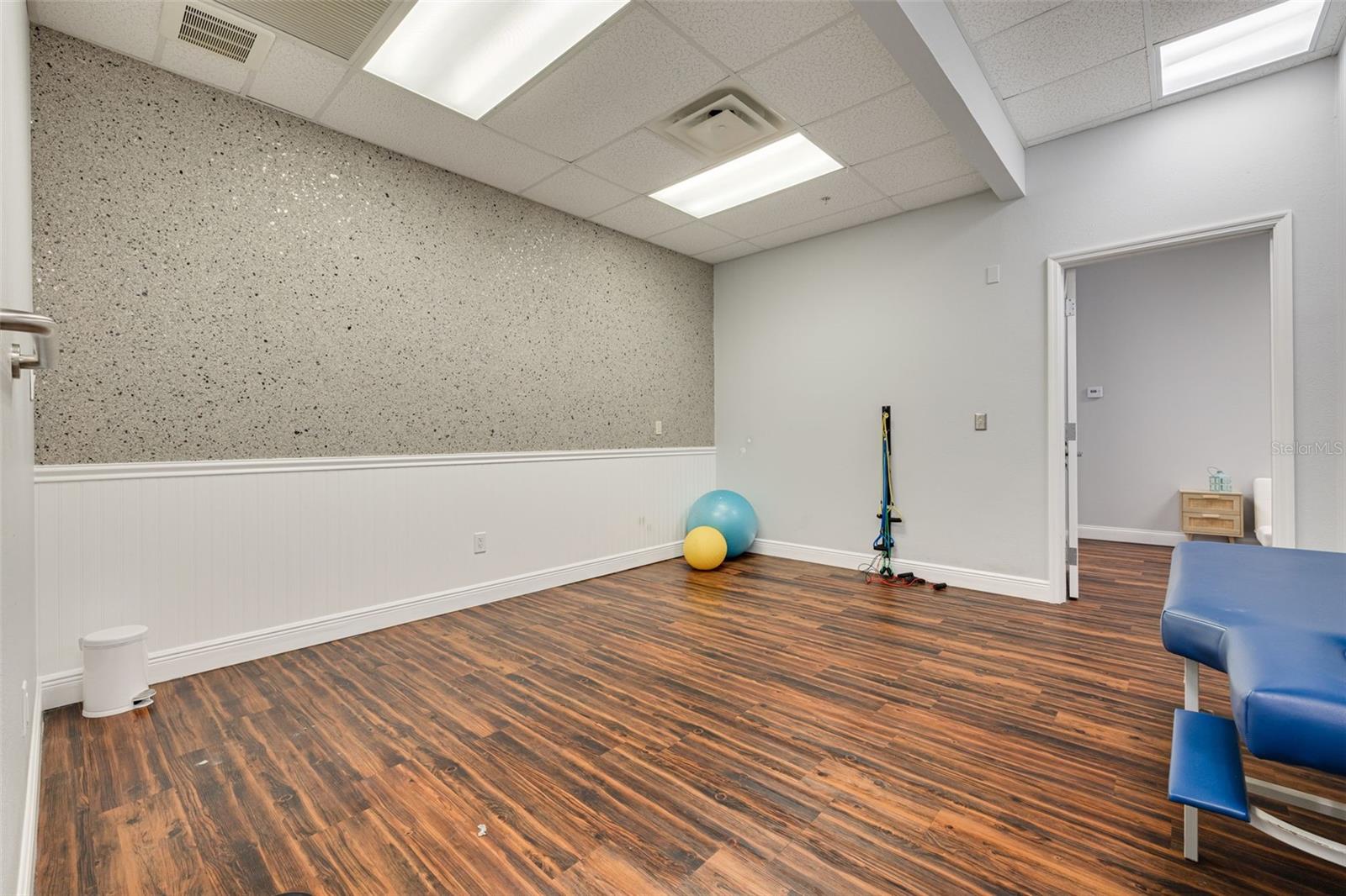 HAMMERHEAD COMM SUB - Commercial Lease