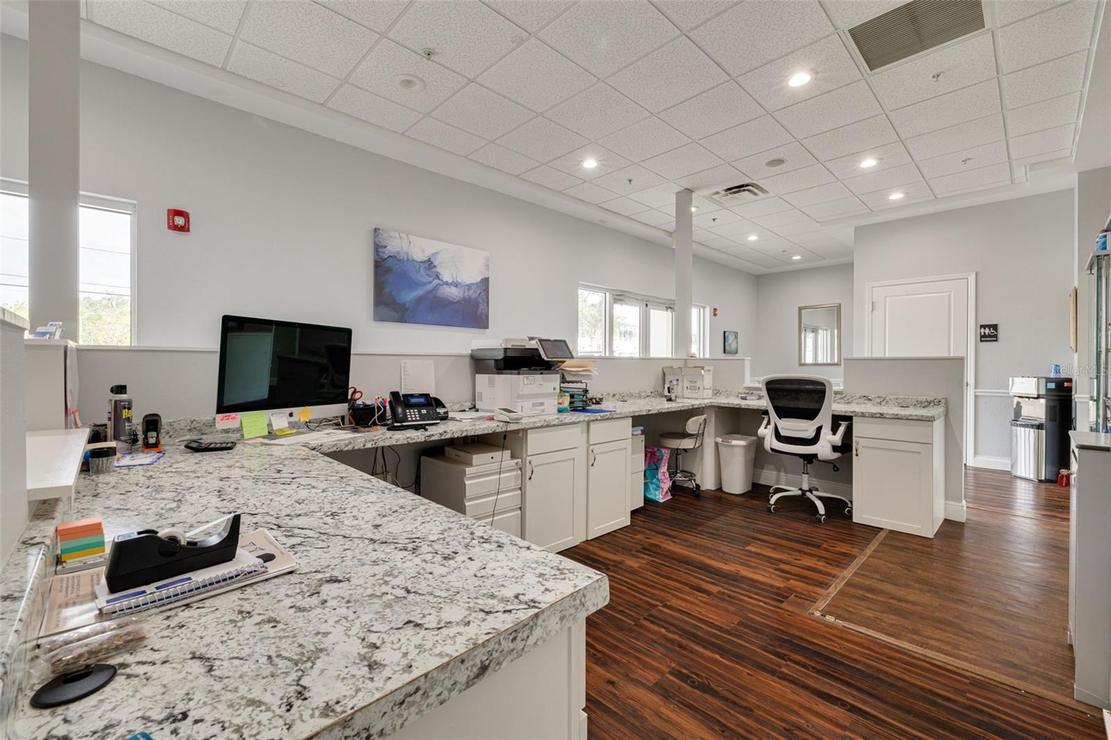 HAMMERHEAD COMM SUB - Commercial Lease