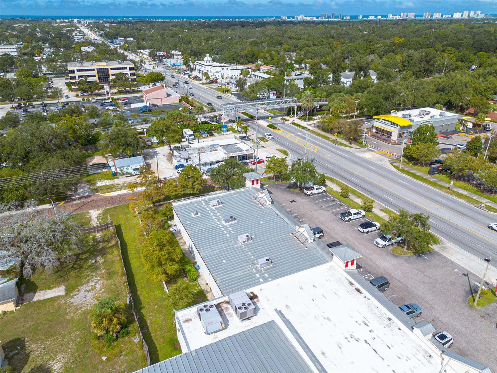 HAMMERHEAD COMM SUB - Commercial Lease