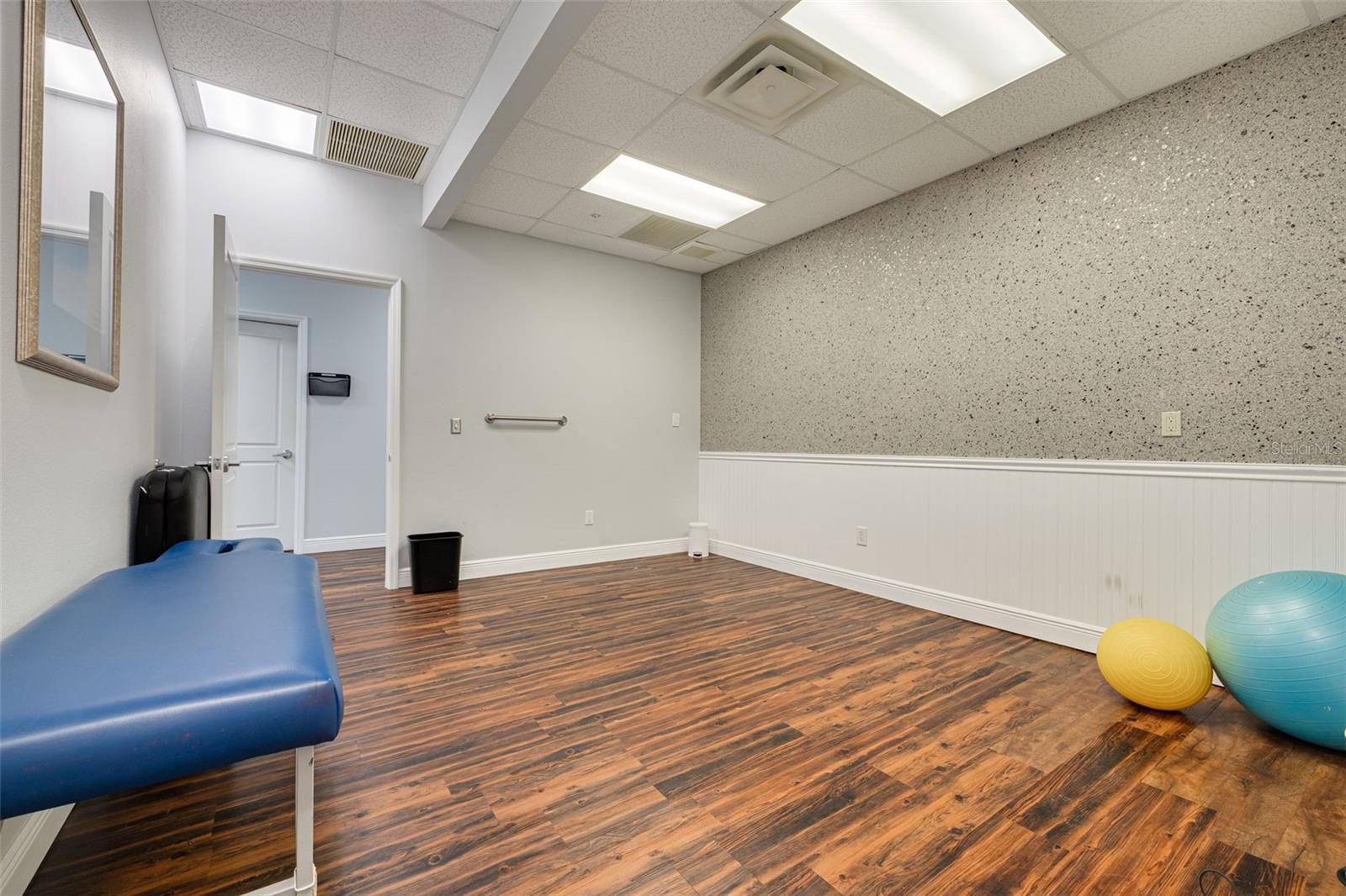 HAMMERHEAD COMM SUB - Commercial Lease