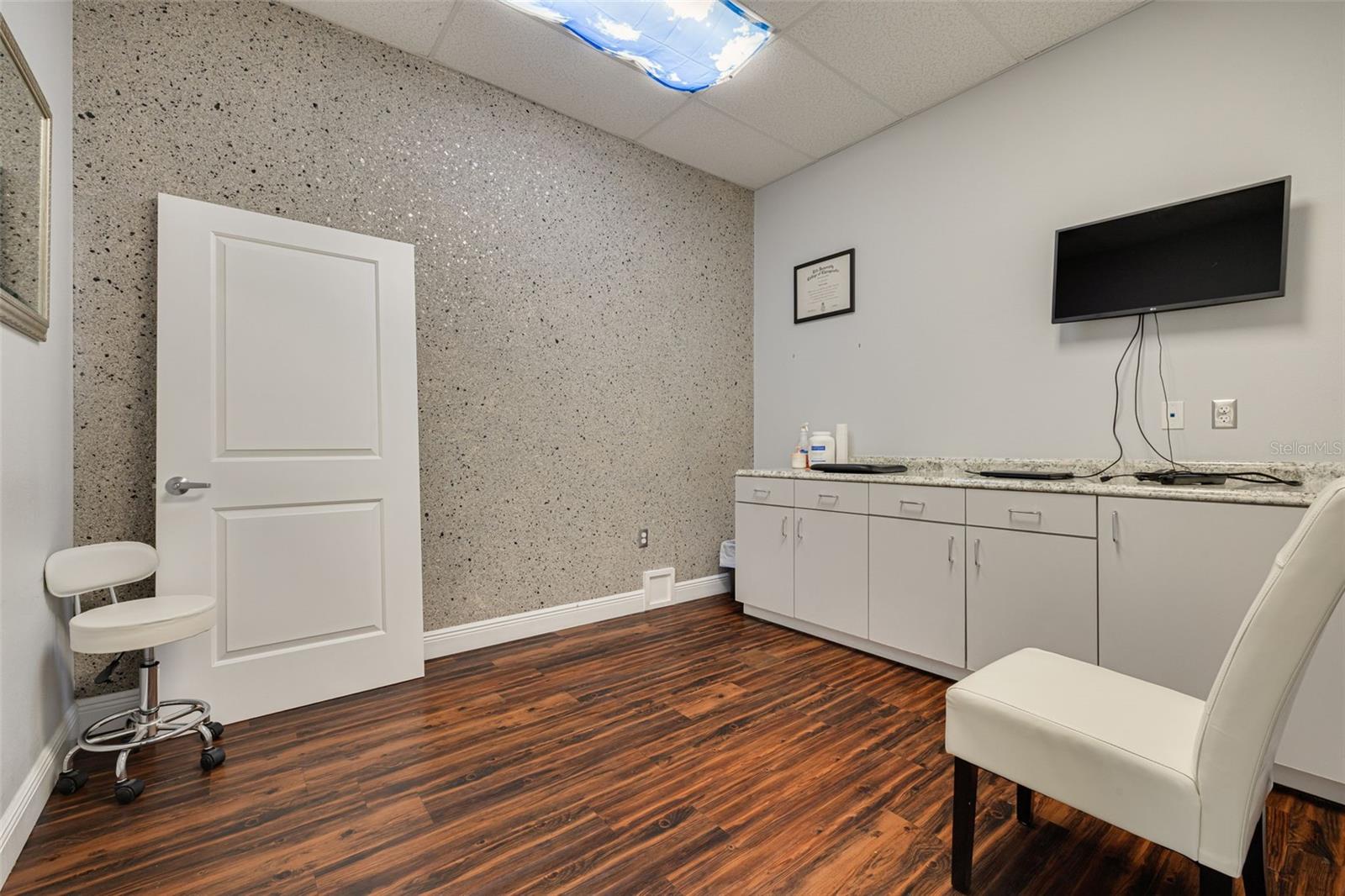 HAMMERHEAD COMM SUB - Commercial Lease