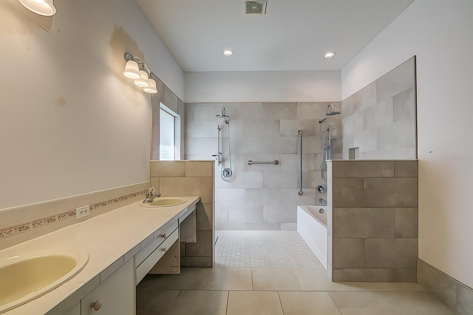 CRESCENT OAKS COUNTRY CLUB COVENTRY PH 5 - Residential