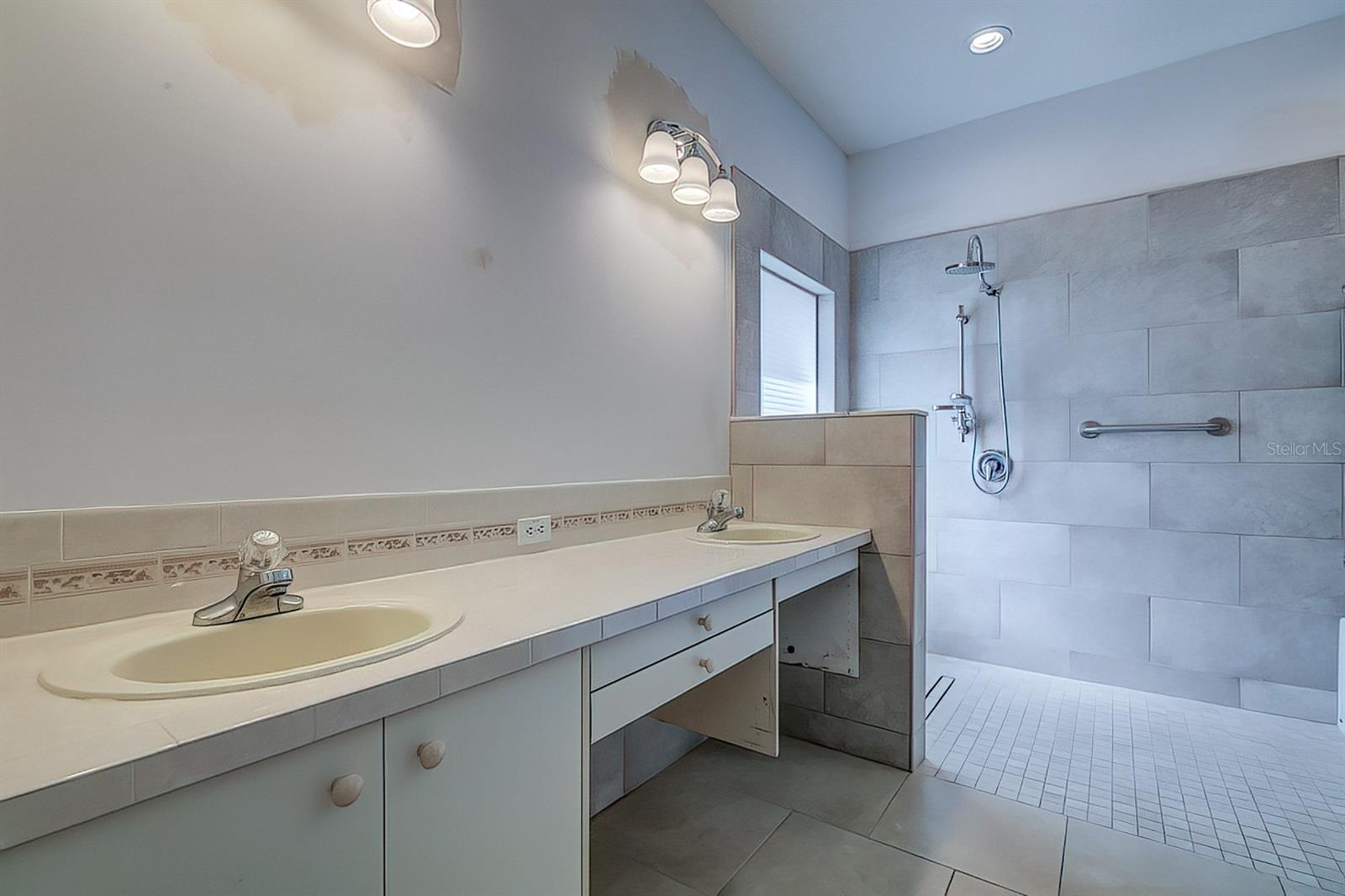 CRESCENT OAKS COUNTRY CLUB COVENTRY PH 5 - Residential