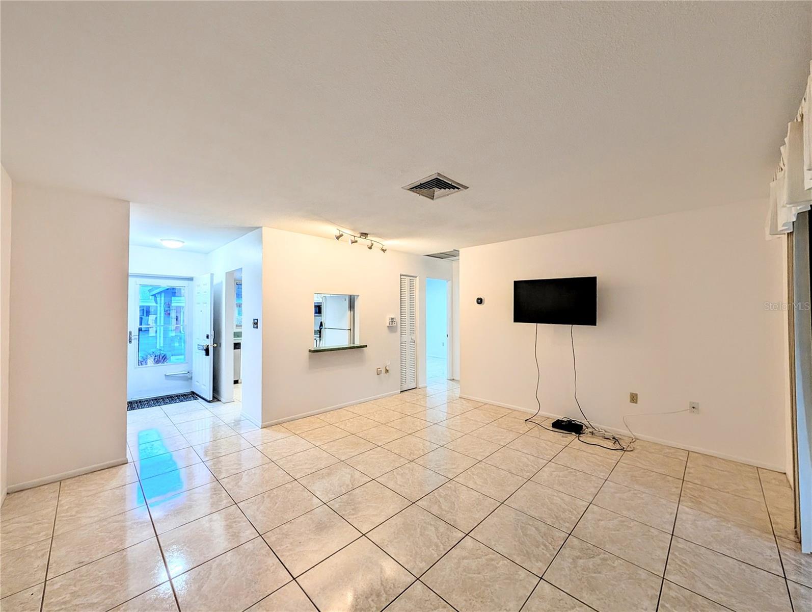 VILLAGER APTS - Residential