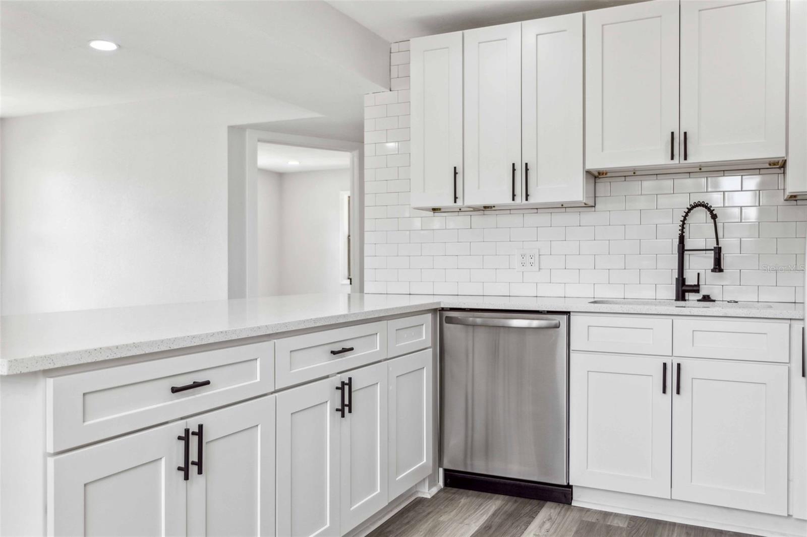 SOUTH SHADOW LAWN - Residential