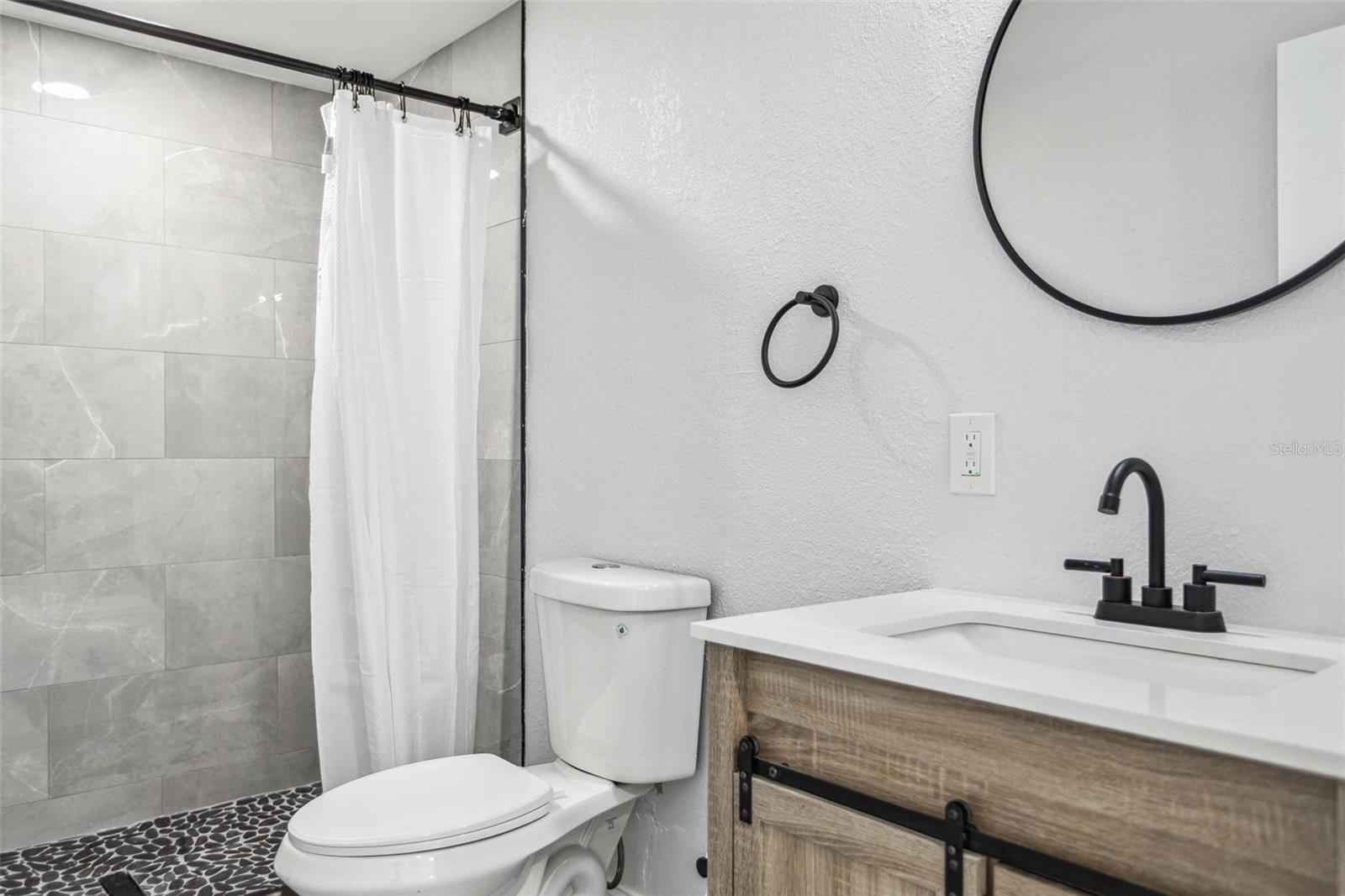 SOUTH SHADOW LAWN - Residential