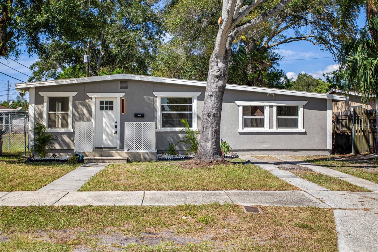 SOUTH SHADOW LAWN - Residential