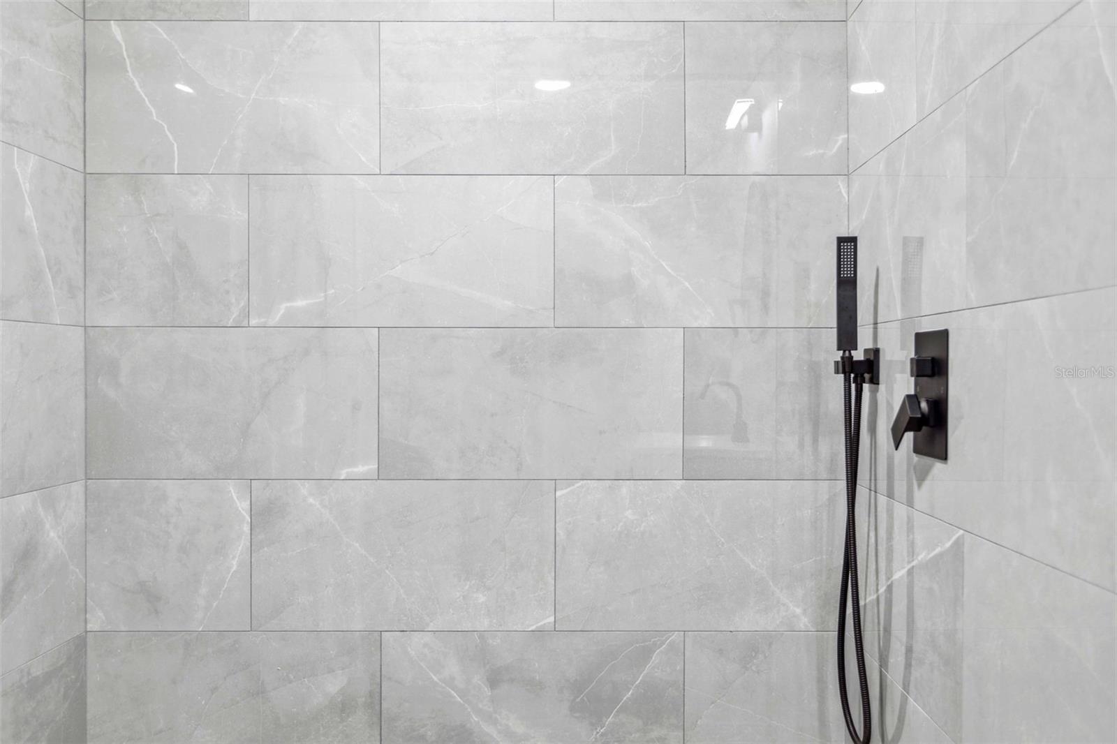 SOUTH SHADOW LAWN - Residential