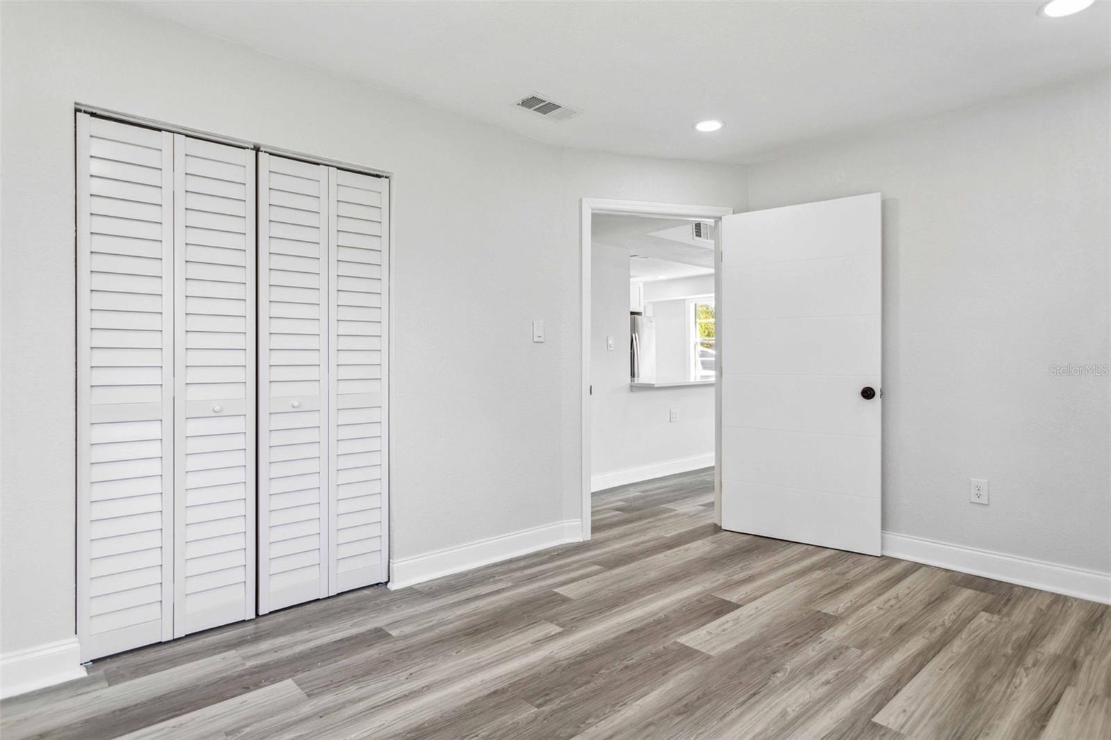 SOUTH SHADOW LAWN - Residential