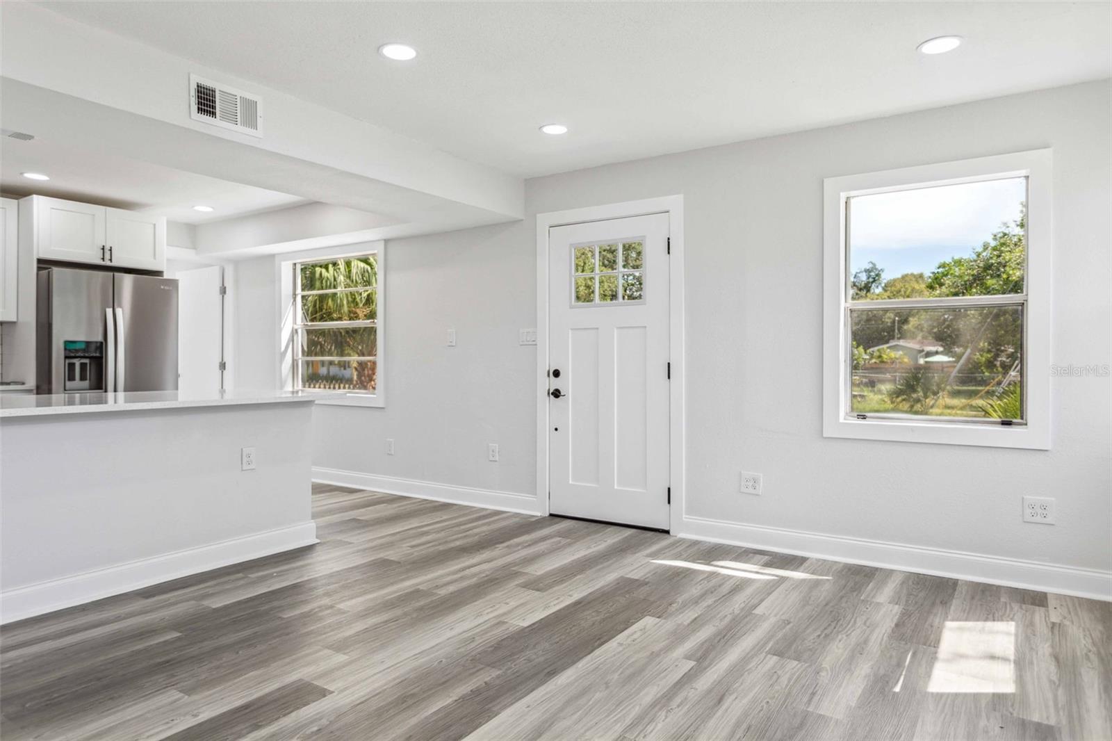 SOUTH SHADOW LAWN - Residential