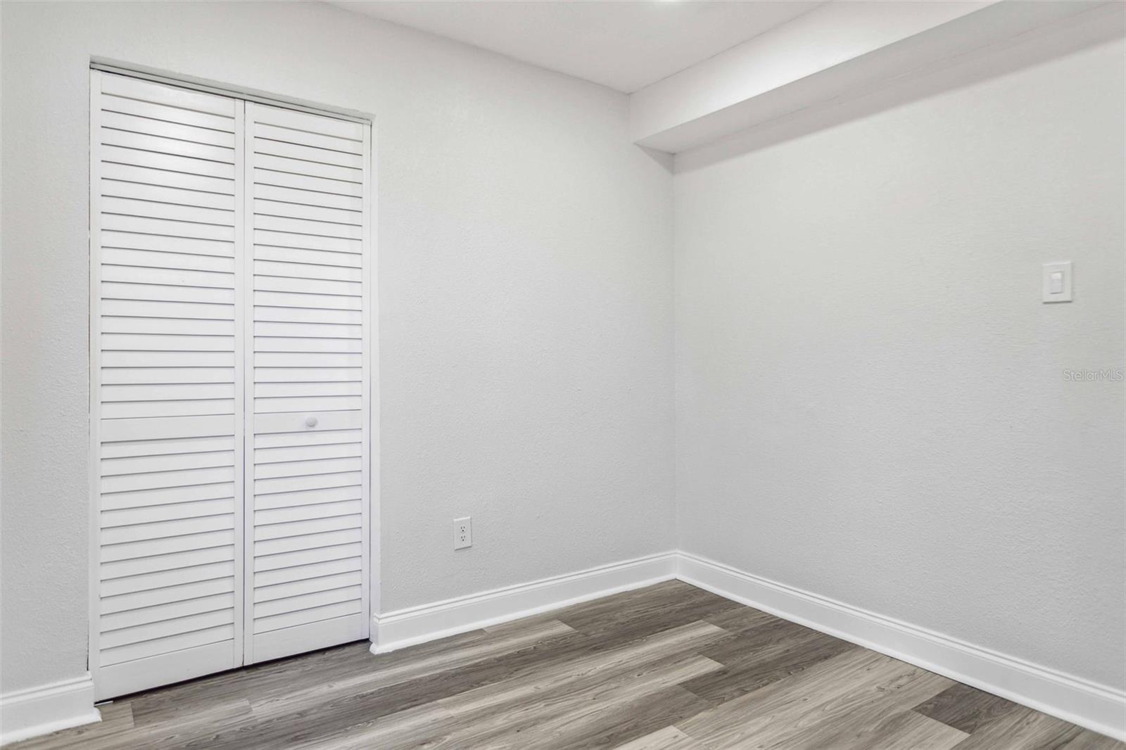 SOUTH SHADOW LAWN - Residential