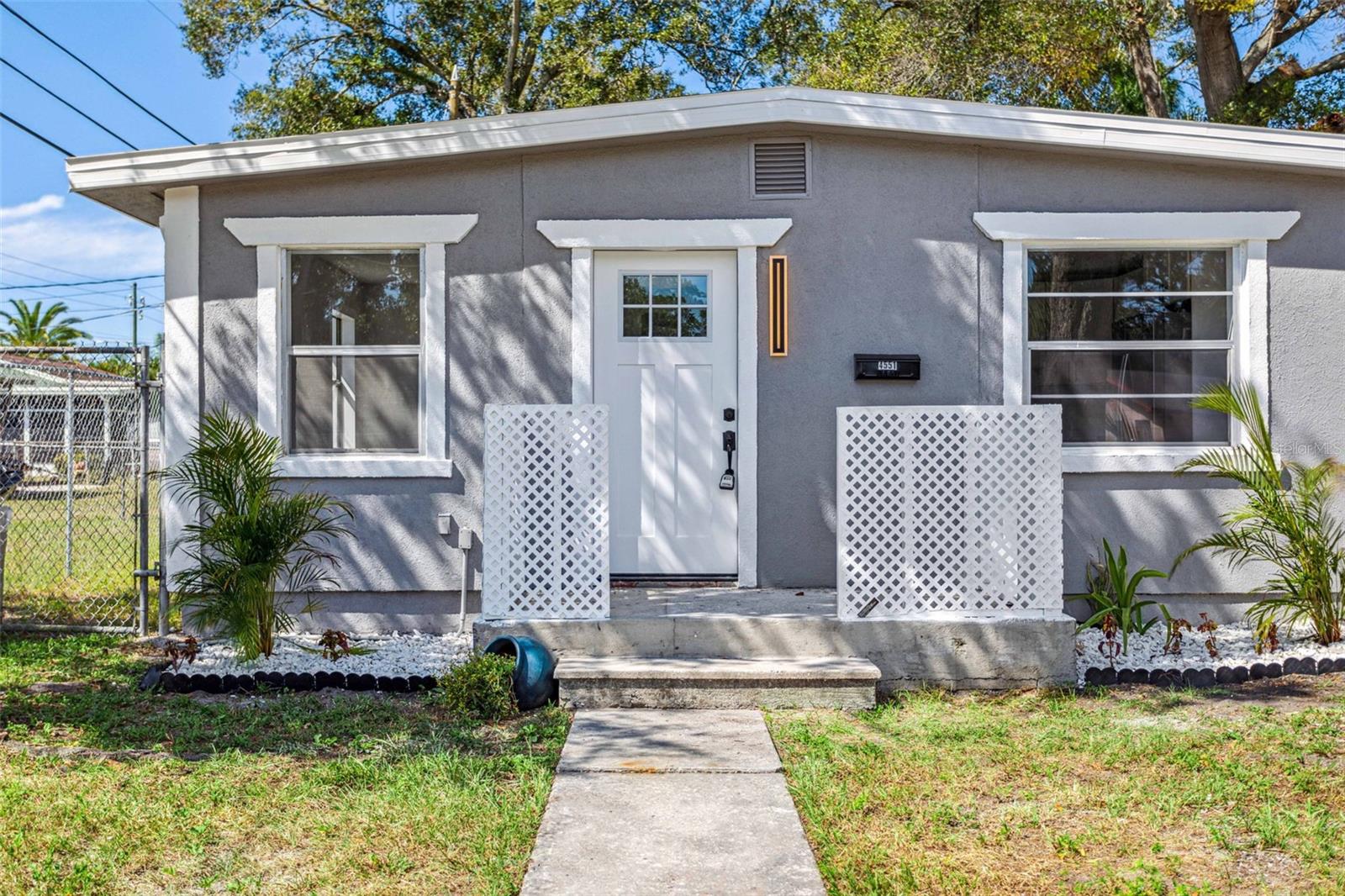 SOUTH SHADOW LAWN - Residential