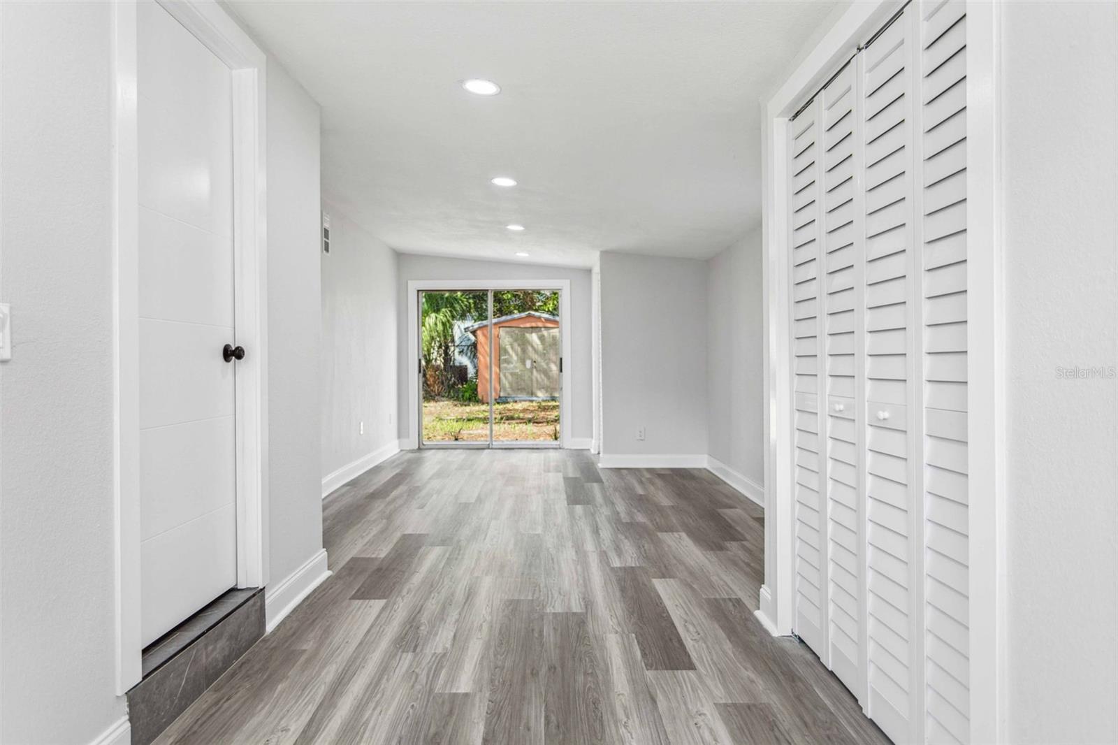 SOUTH SHADOW LAWN - Residential