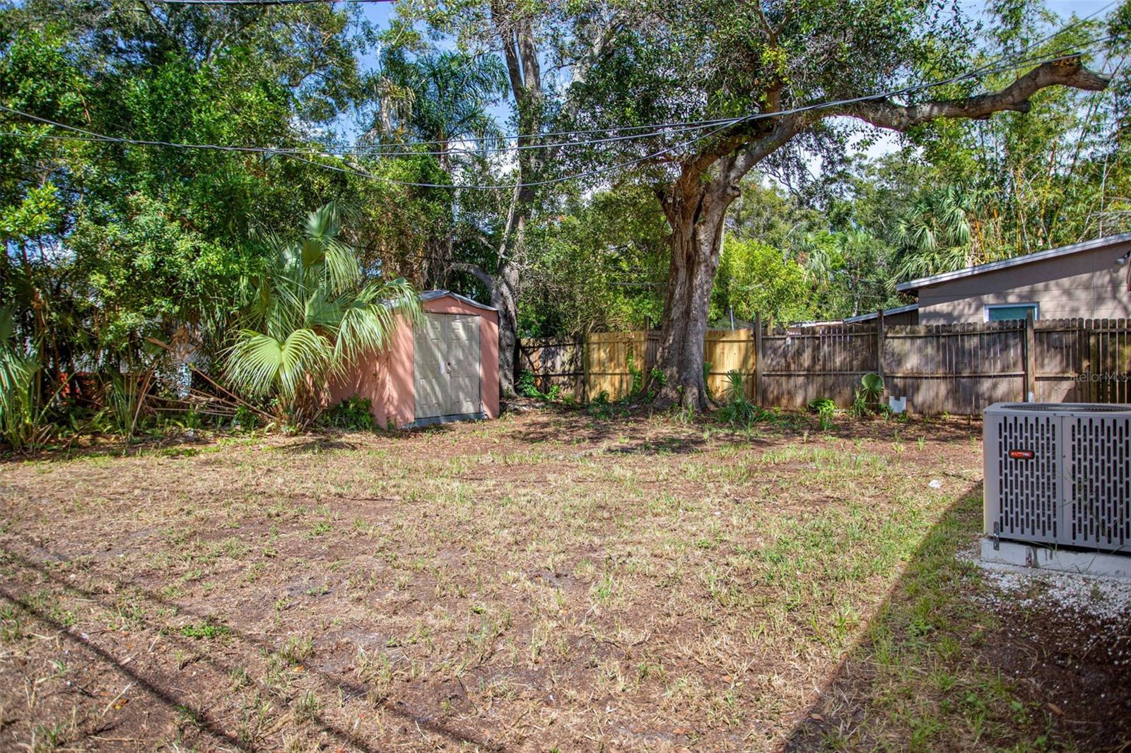 SOUTH SHADOW LAWN - Residential